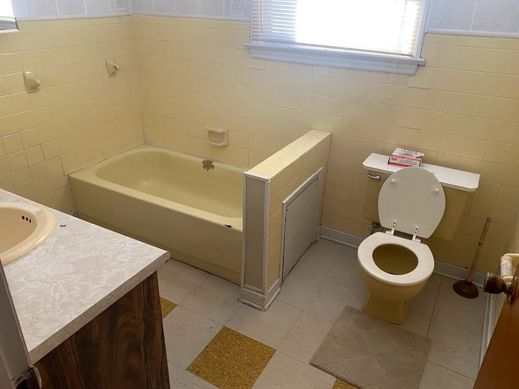 Bathroom-Before 6.jpg