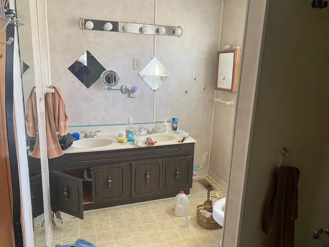 Bathroom-Before 7.jpg