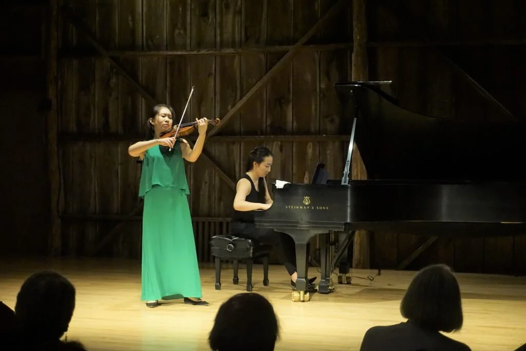 Michelle Kim (2017), performs with her sister Mi-eun Kim on the 2018 EAF Alumni Series