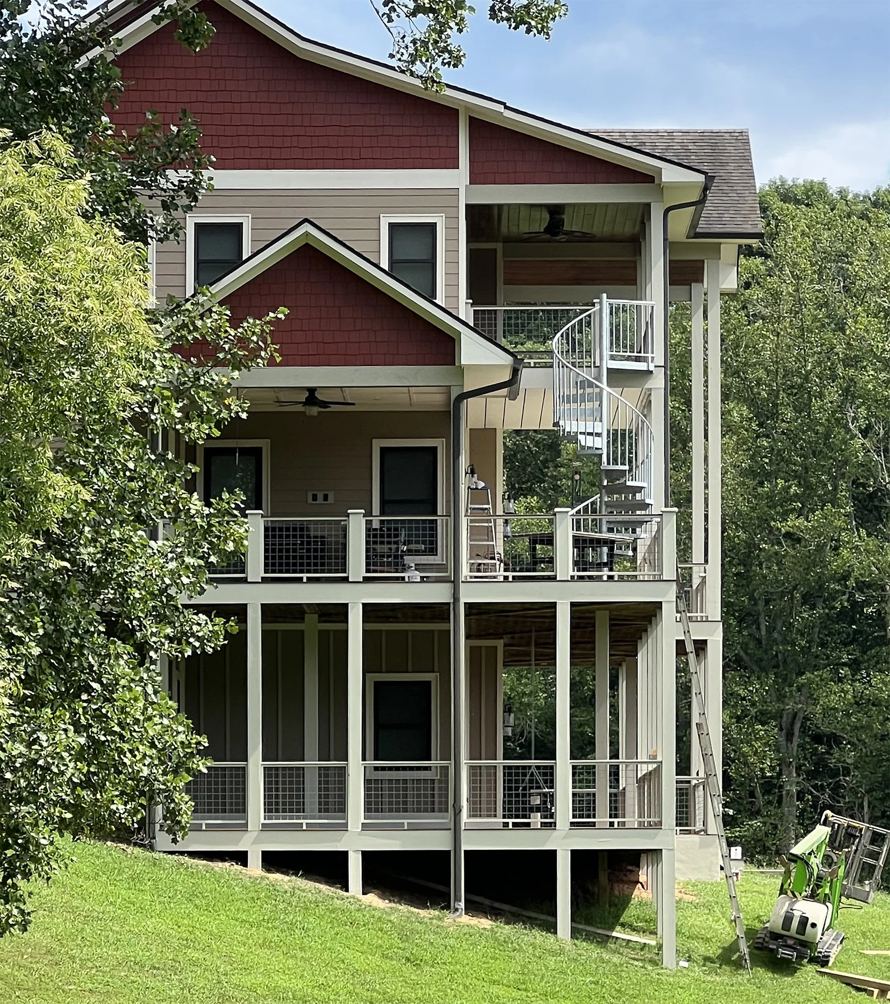 This beautiful home in Franklin needed several services to make it completely shine! We washed the decks & porch ceilings then followed up by staining the floor boards & ceilings, finishing the project with painting the handrails & balustrades. The h