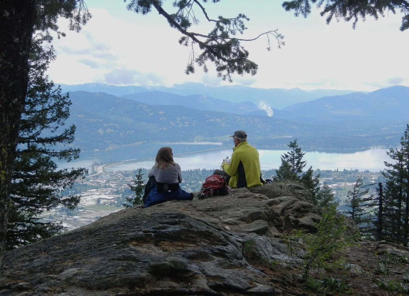 Hike Mickinnick Trail