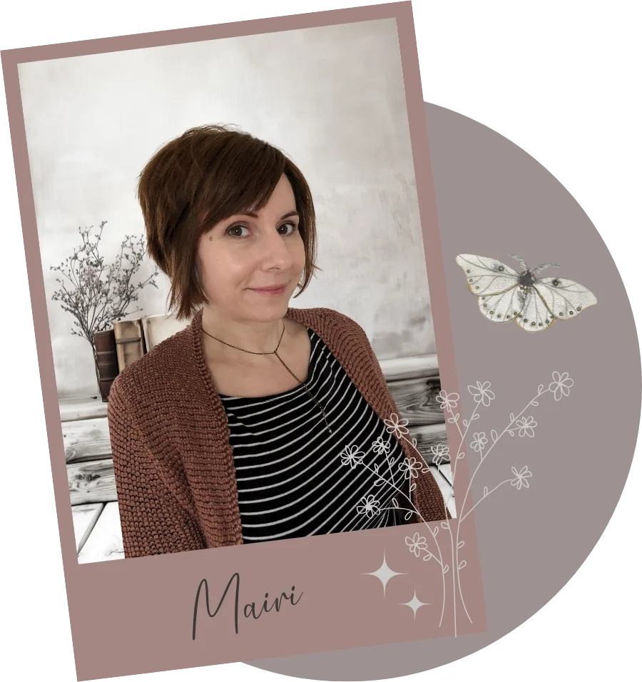 Mairi Carlsson Porträt im Rahmen mit Nachtfalter