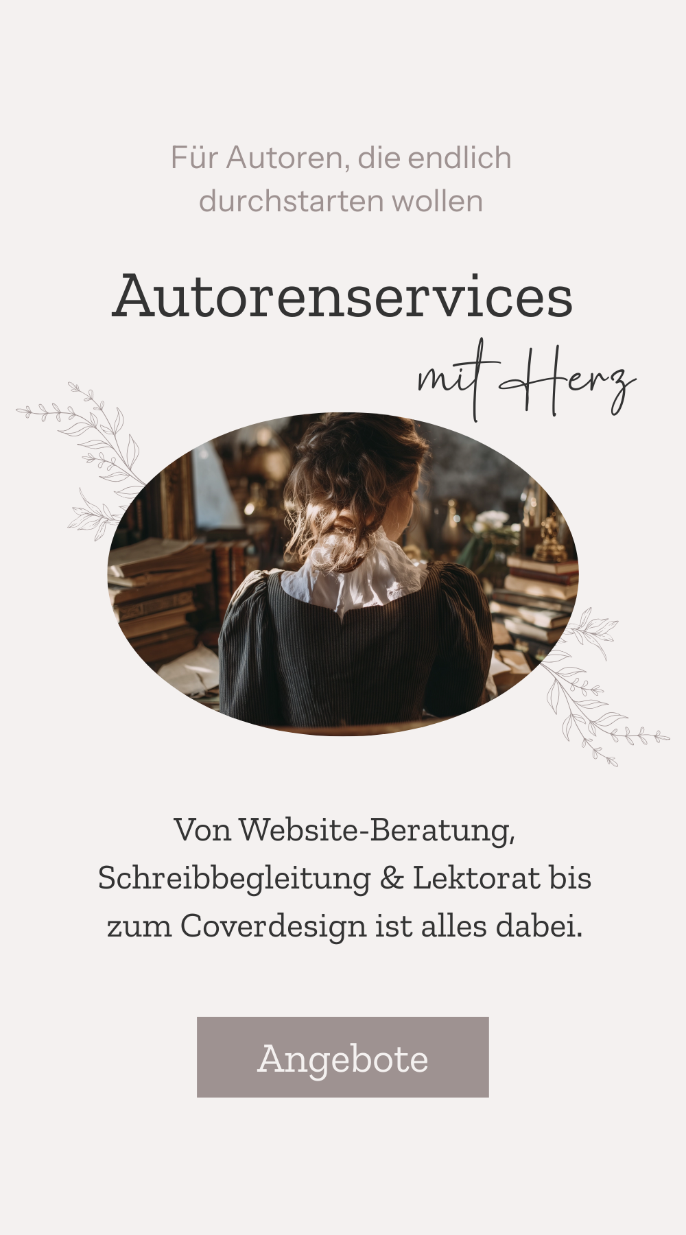 Dame von hinten am Schreibtisch mit Button zu den Autorenservices