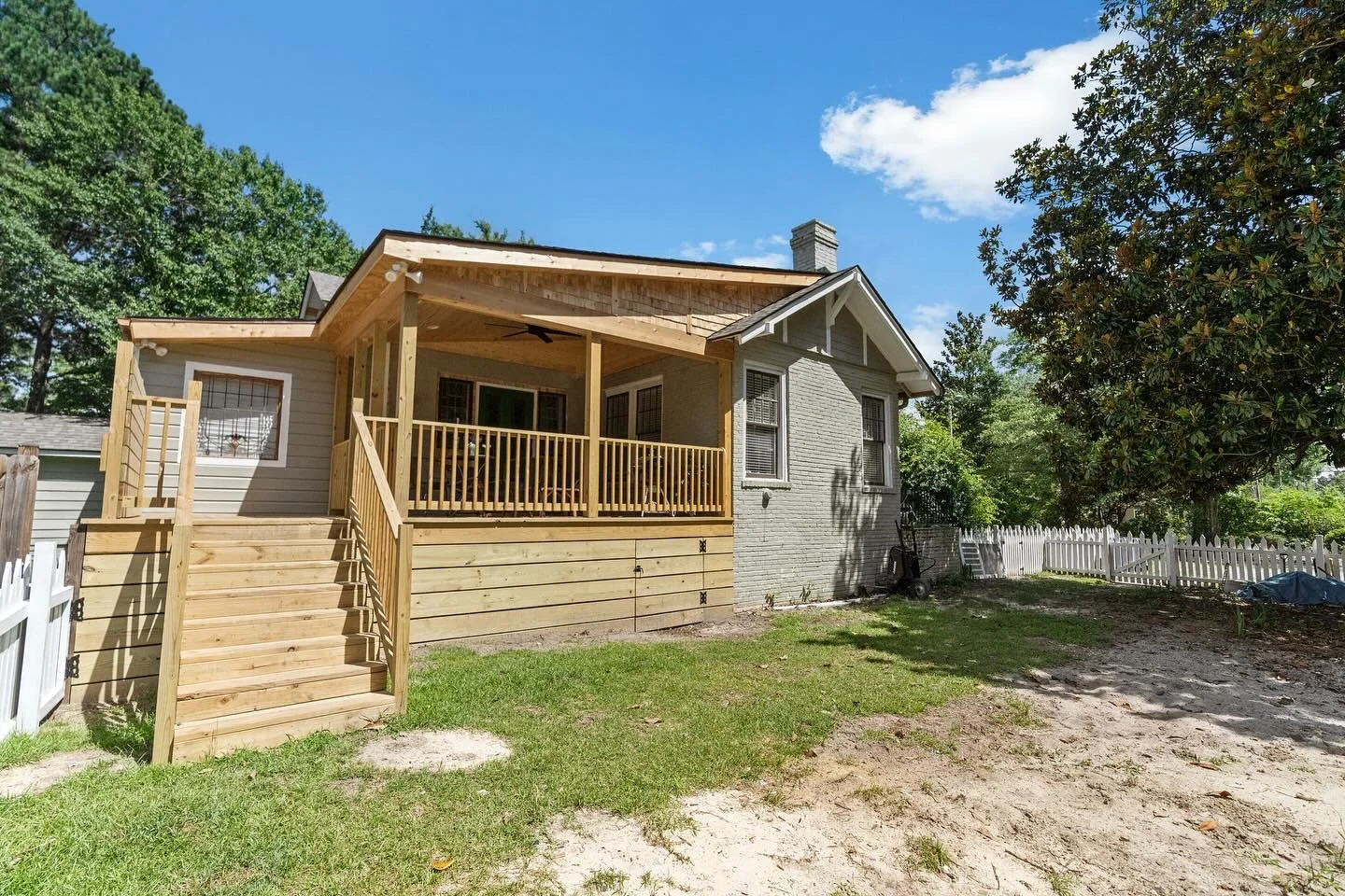Remember this one? 👀
Here&rsquo;s the final result &mdash; and it turned out incredible.
Custom-built, made to last, and ready for memories.
🔨 #DeckReveal #BeforeAndAfter