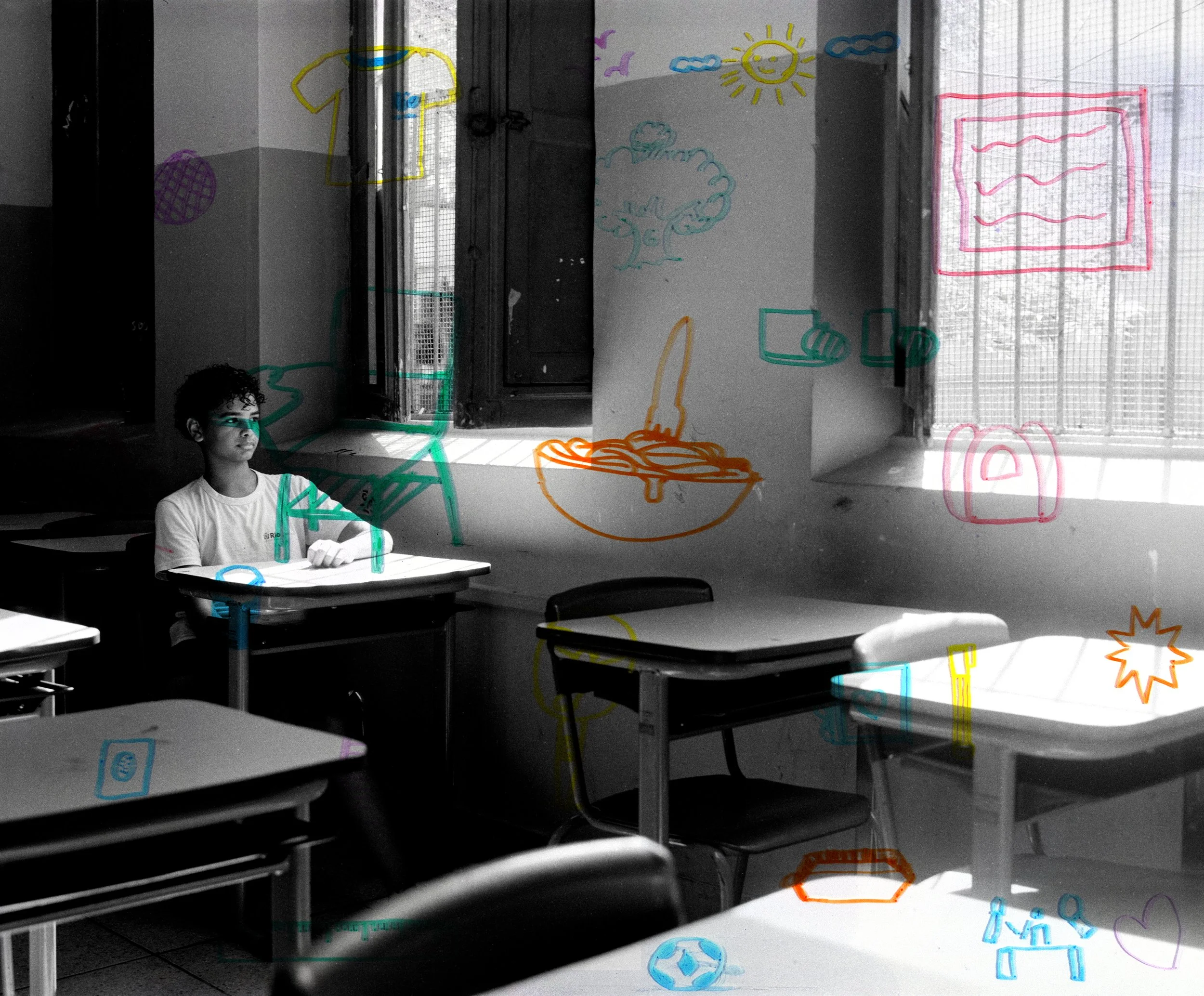  VIVA ESCOLA VIVA 01 | fotografia analógica + intervenções de marcador criativo sobre placa de acrílico | 57,5 × 70 cm | 2025 
