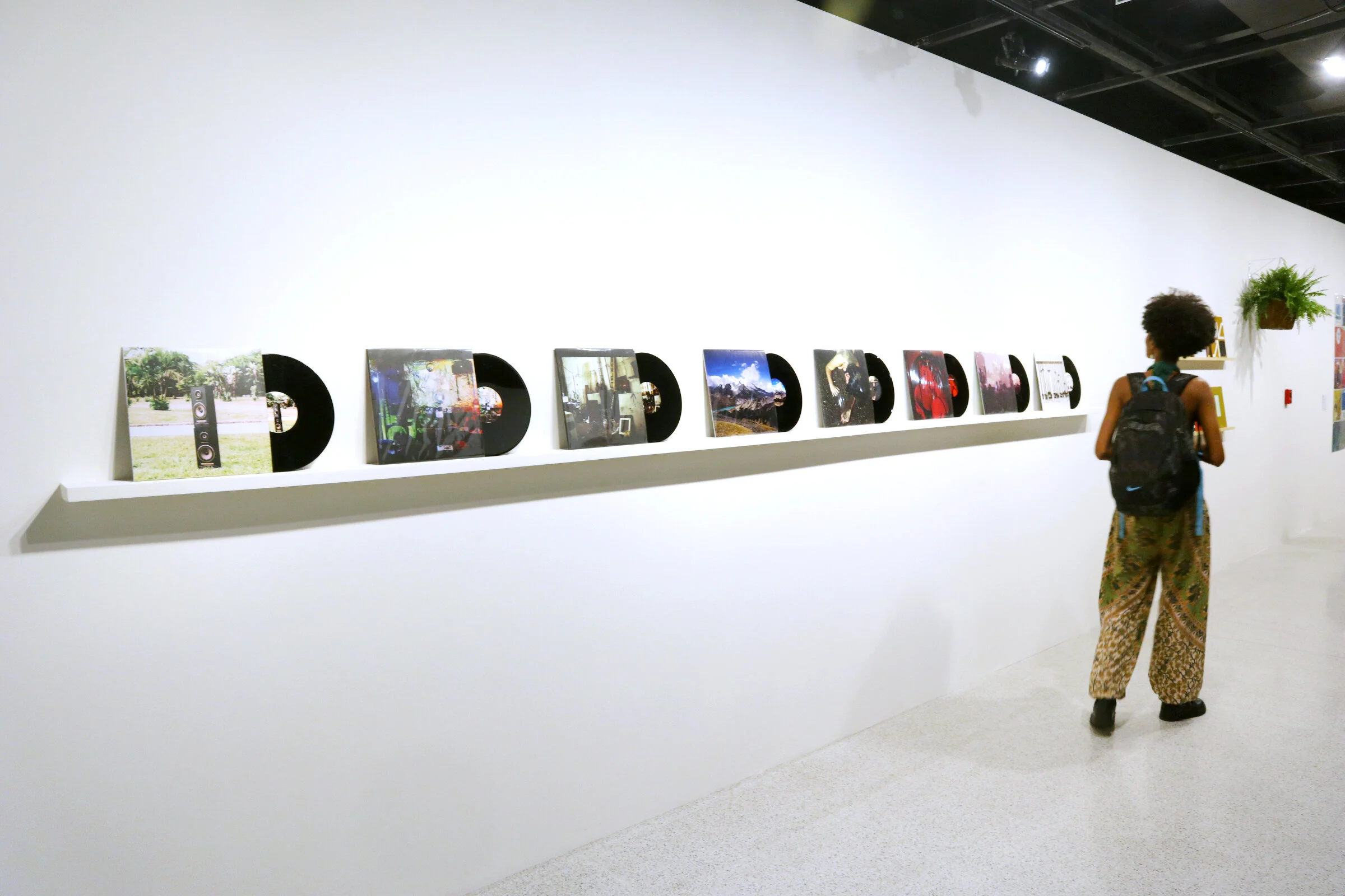  Exposição | Exhibition | Lado B: o disco de vinil na arte contemporânea Brasileira, Sesc Belenzinho, São Paulo, 2019 
