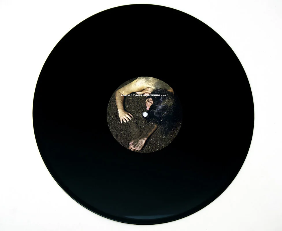 17_HI-FI # 17 - Mulher-Terra - vol 1 - LP - frente - 2011.jpg