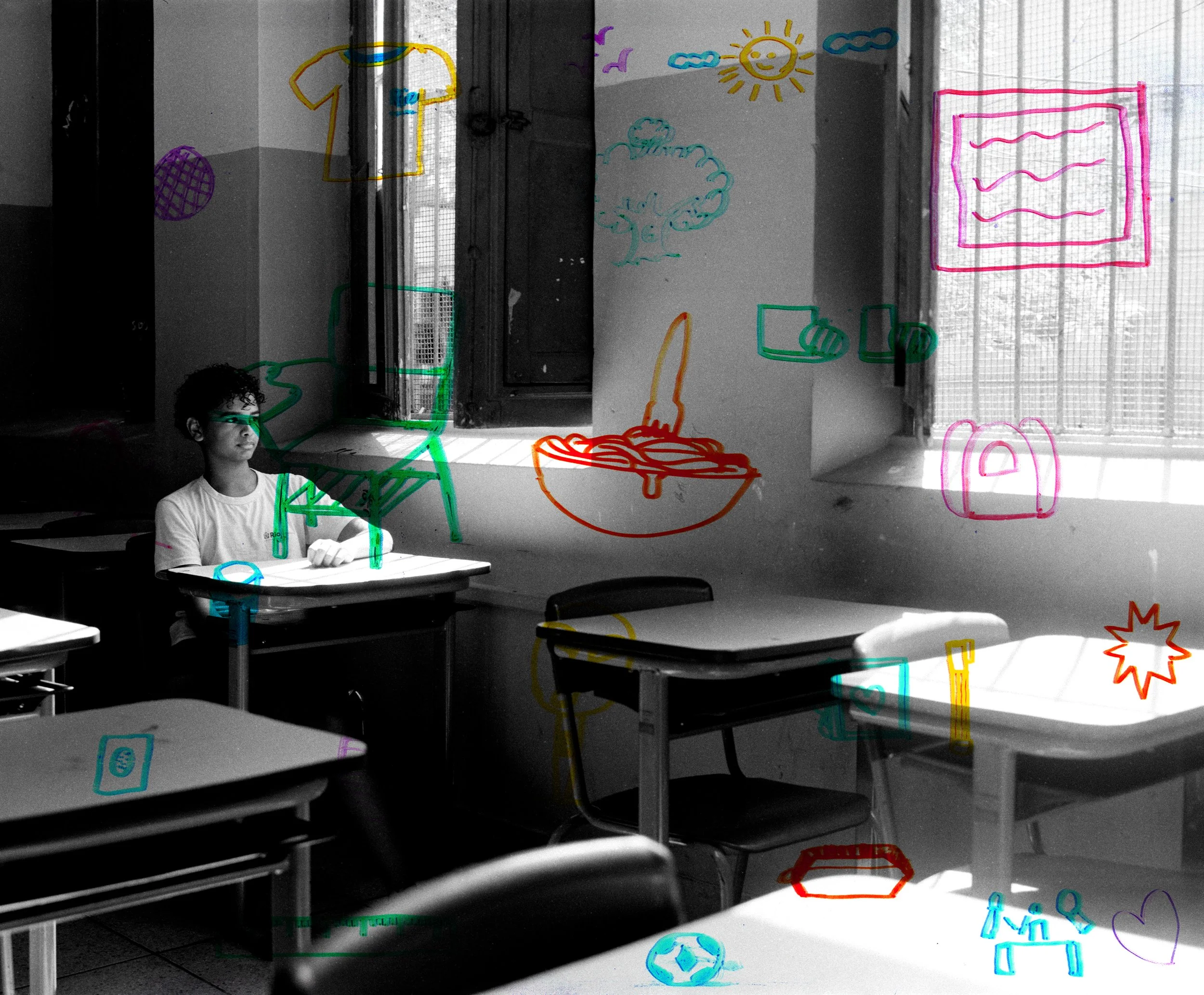  VIVA ESCOLA VIVA 01 | fotografia analógica + intervenções de marcador criativo sobre placa de acrílico | 57,5 × 70 cm | 2025 