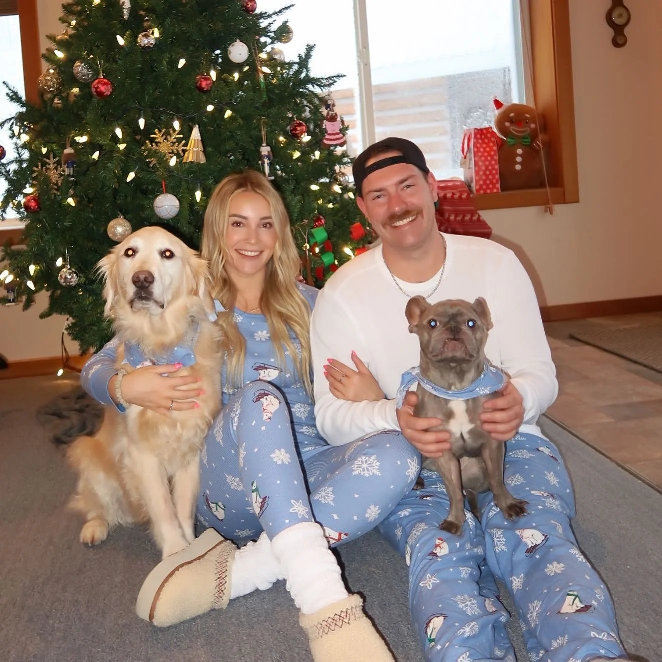 Merry Christmas from JRC, and the fam 🎄🎅🏻

We hope everyone is having safe &amp; happy holidays!