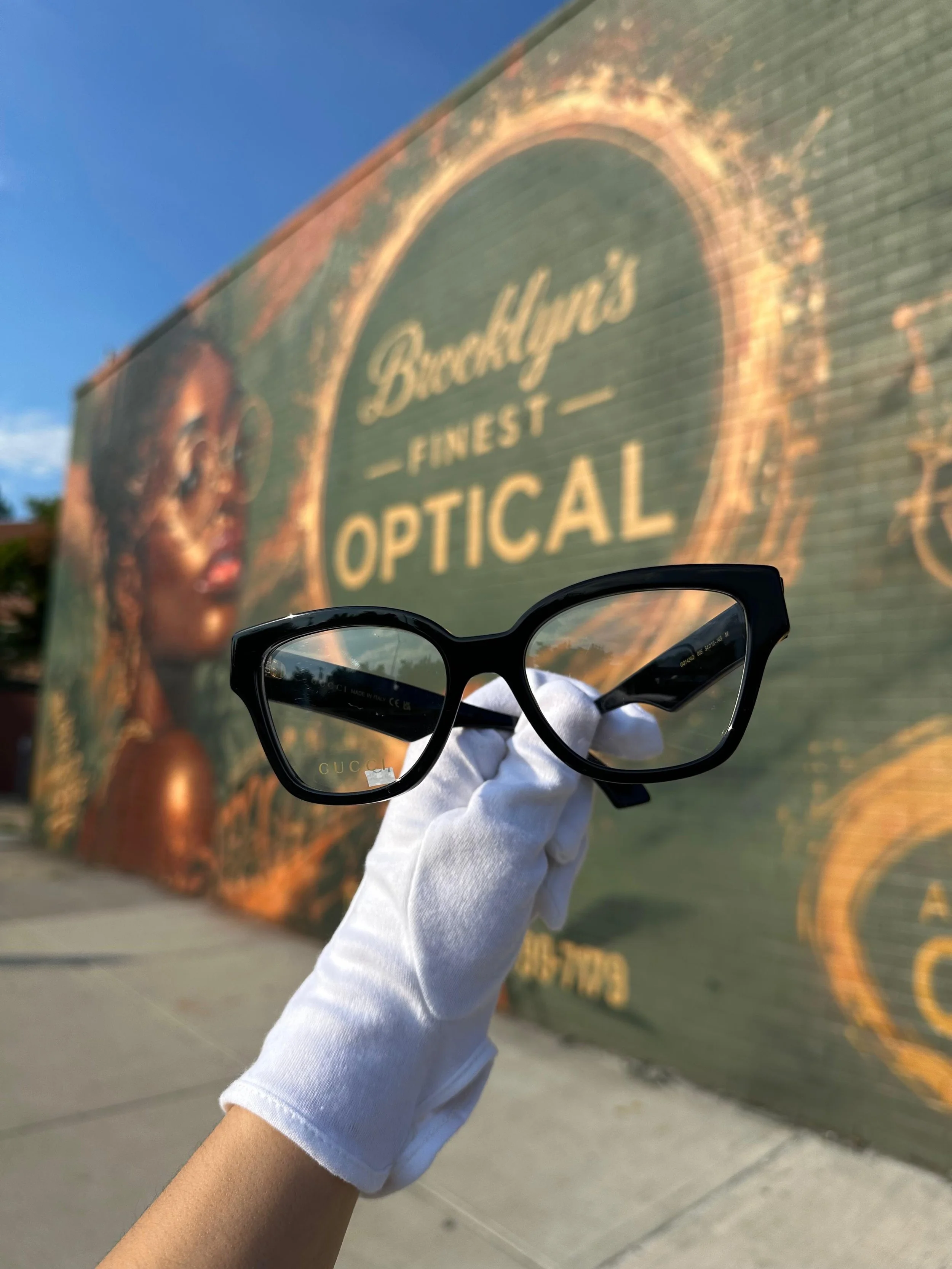 Bold yet timeless frames from Gucci ✨ 

#flatbush #brooklynsmallbusiness #eyewear #opticalstore #gucci
