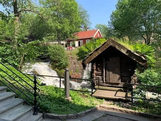 HØNSE-LOVISA'S HOUSE