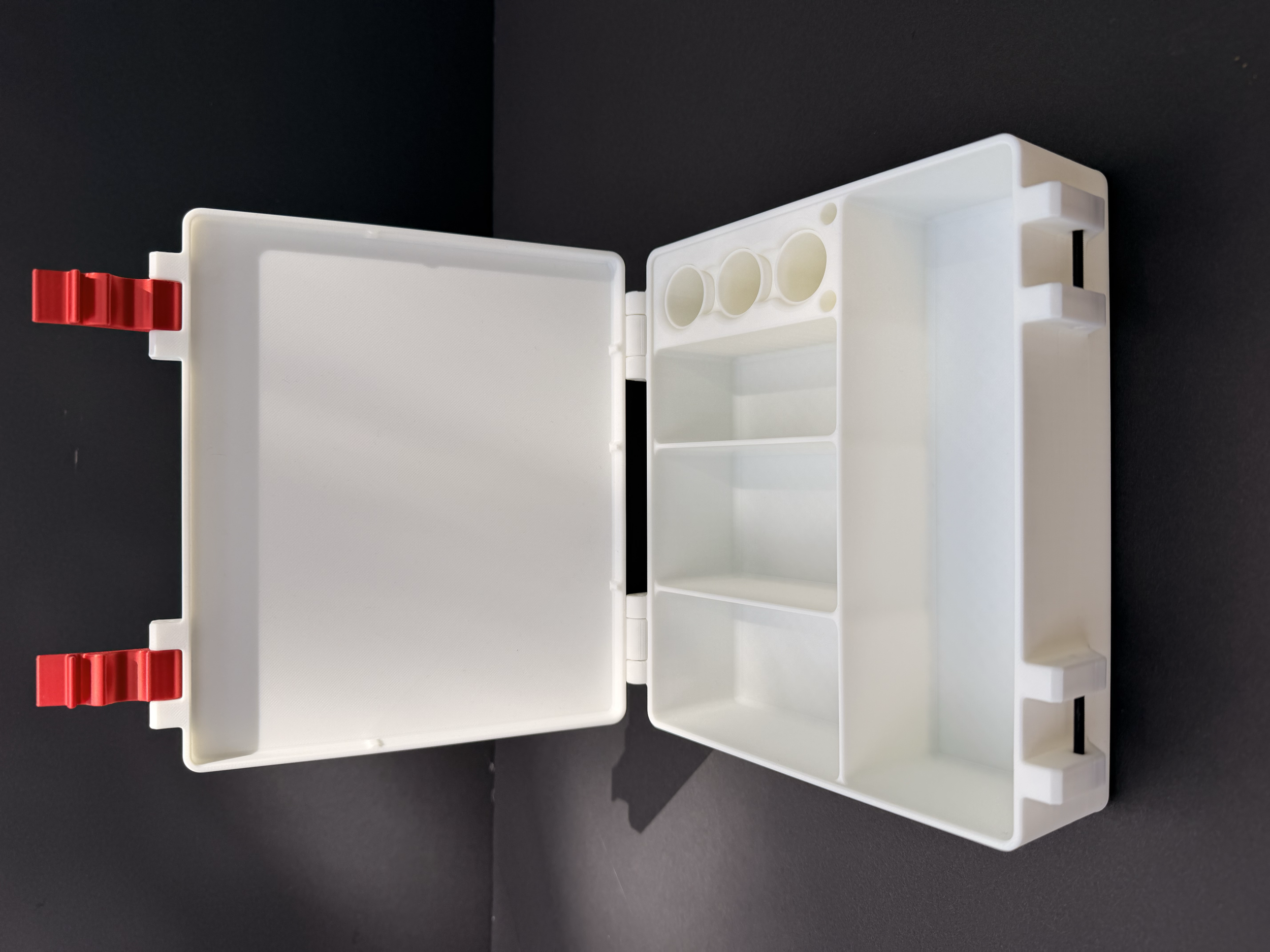 10mL storage case. 3 small compartments and 1 larger compartment. This case holds (3) 10mL vials and includes inserts. Without the inserts, it holds 25mm diameter vials, with inserts it holds 22mm diameter vials. 