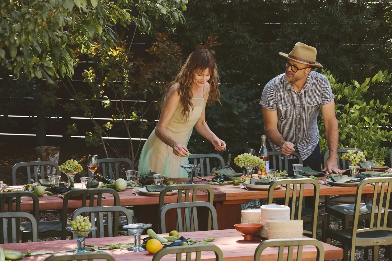 Sarah-Giesenahgen-Entertaining-QA-Domino-02_thebureau-rachel-beth-anderson-field-to-frame-sarah-giesenhagen-styling-art_design.webp