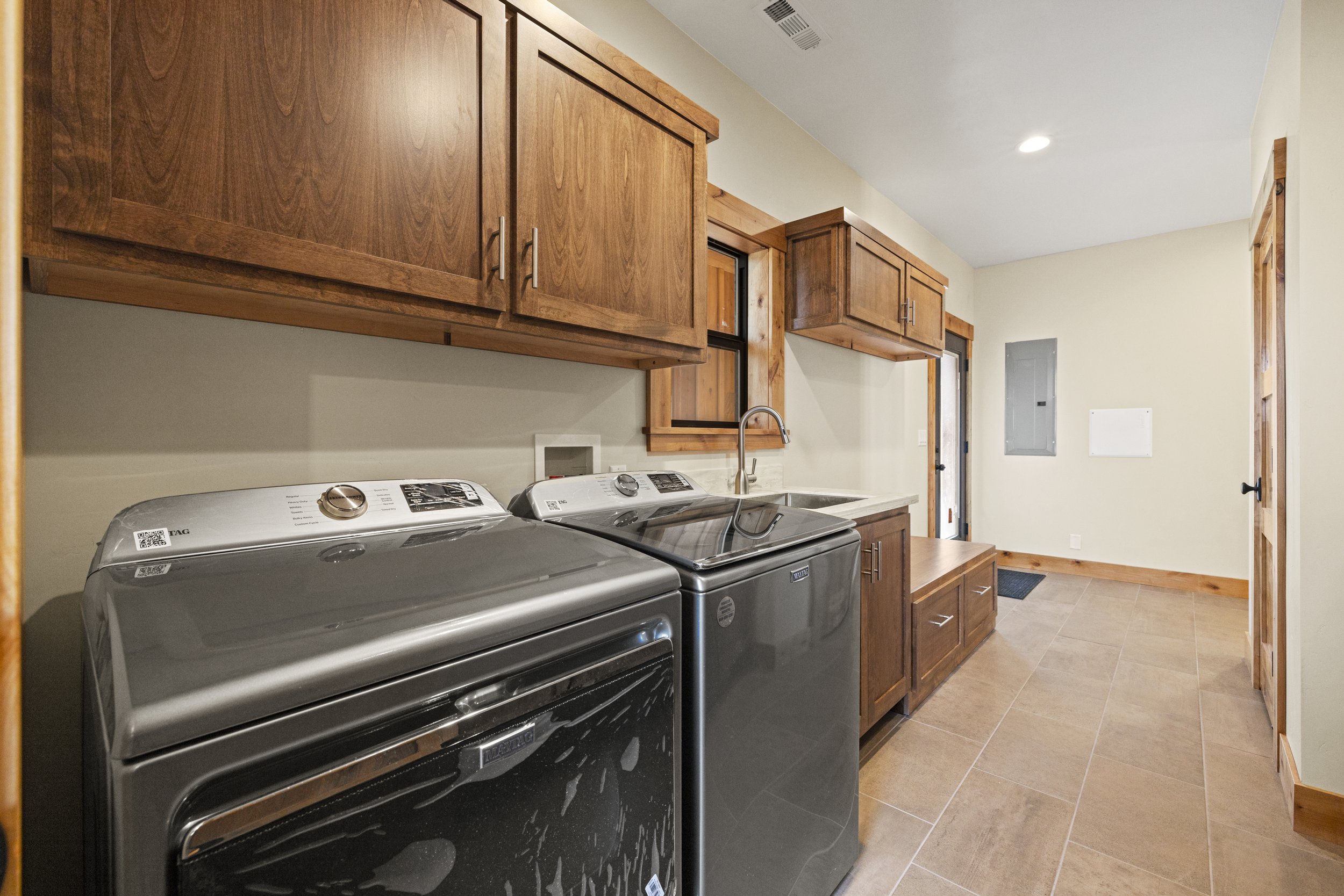 DrazilRdCedarHome-MCH2025-41.jpg