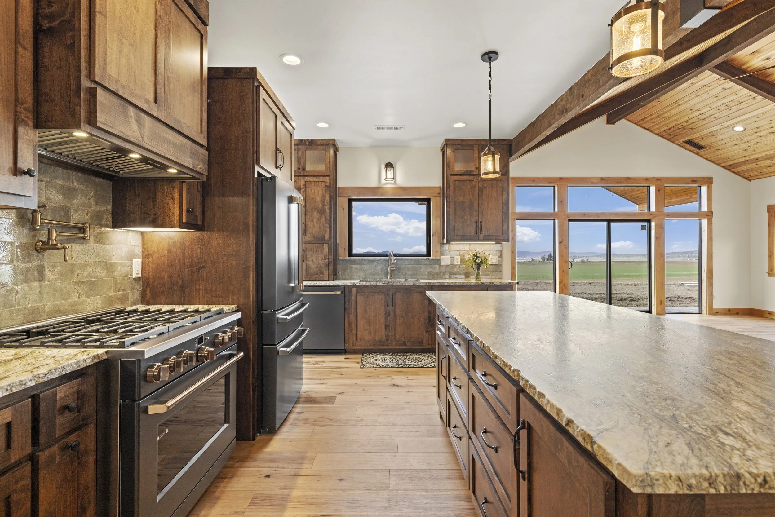 DrazilRdCedarHome-MCH2025-15.jpg