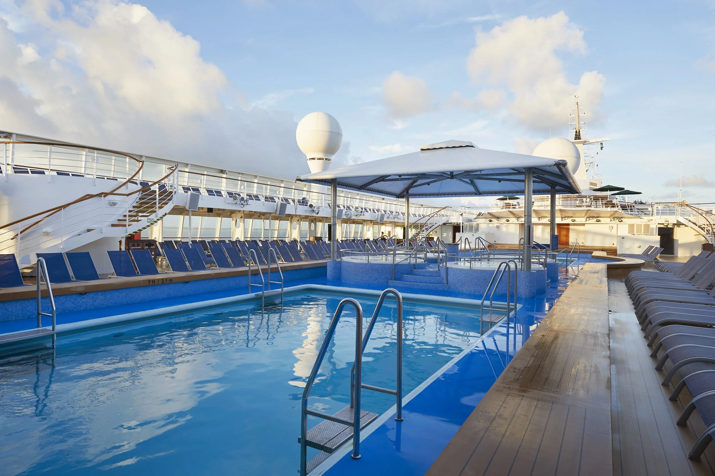 ncl_Sun_Pool Deck_3.jpeg