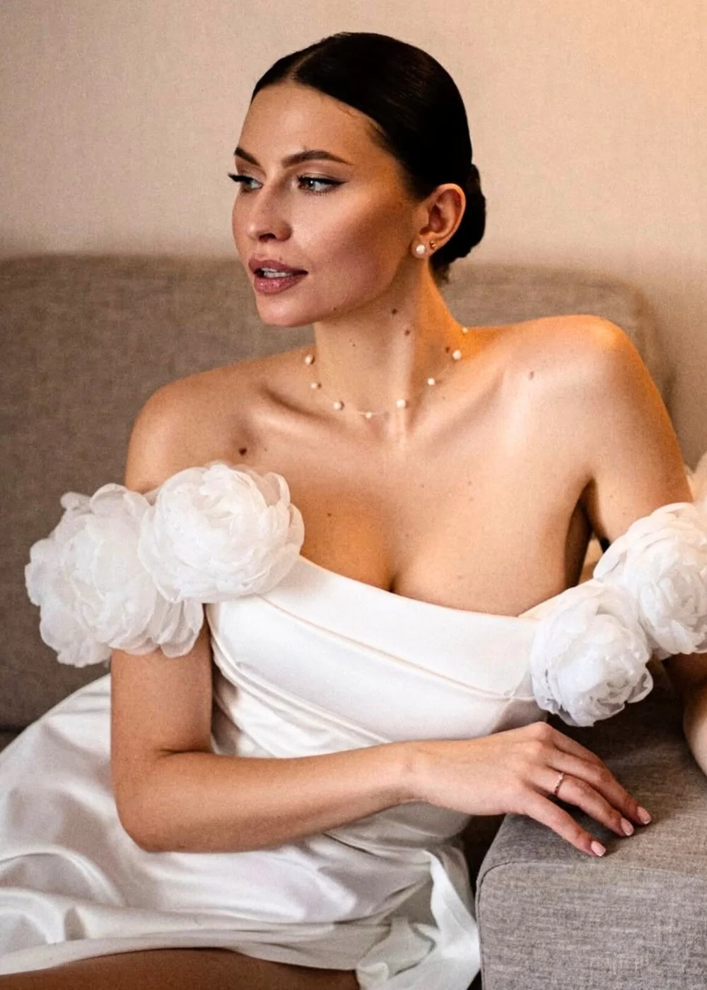 Glam makeup with defined liner, bronzed skin, and satin nude lips