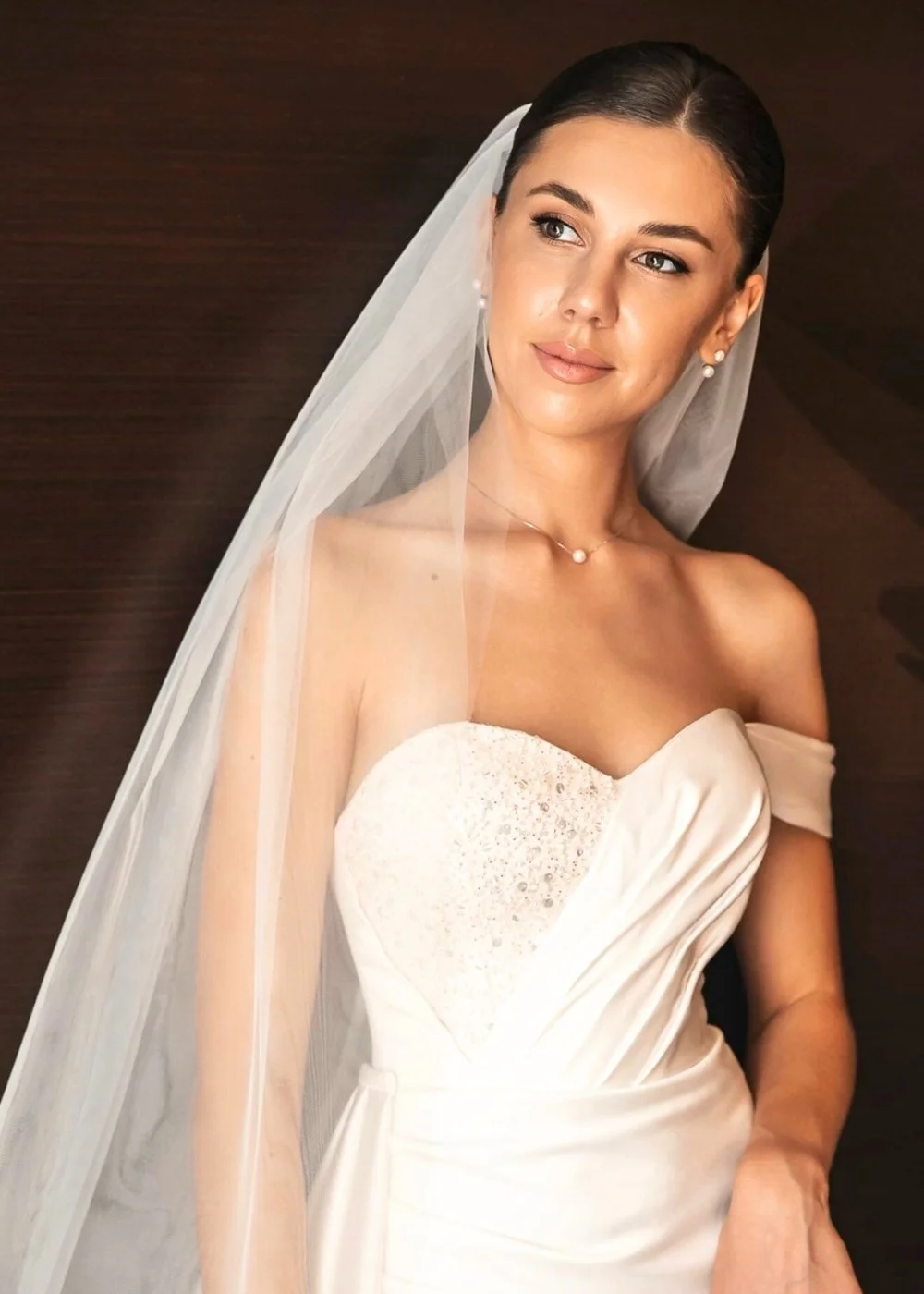 Classic bridal portrait with veil and luminous skin