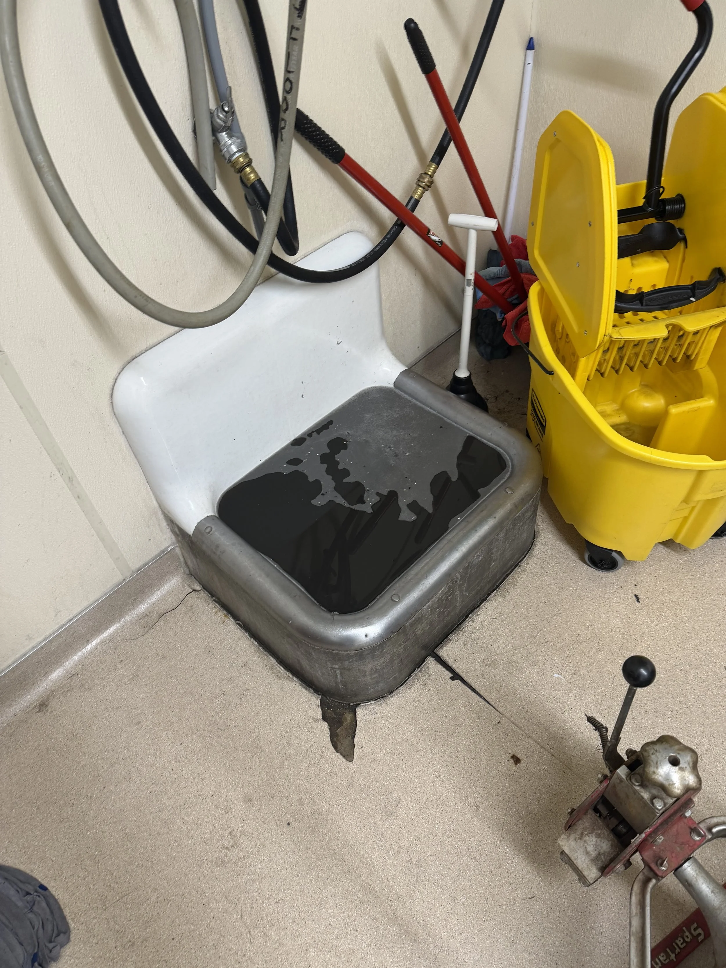 using sewer snake machine to unclog a floor sin