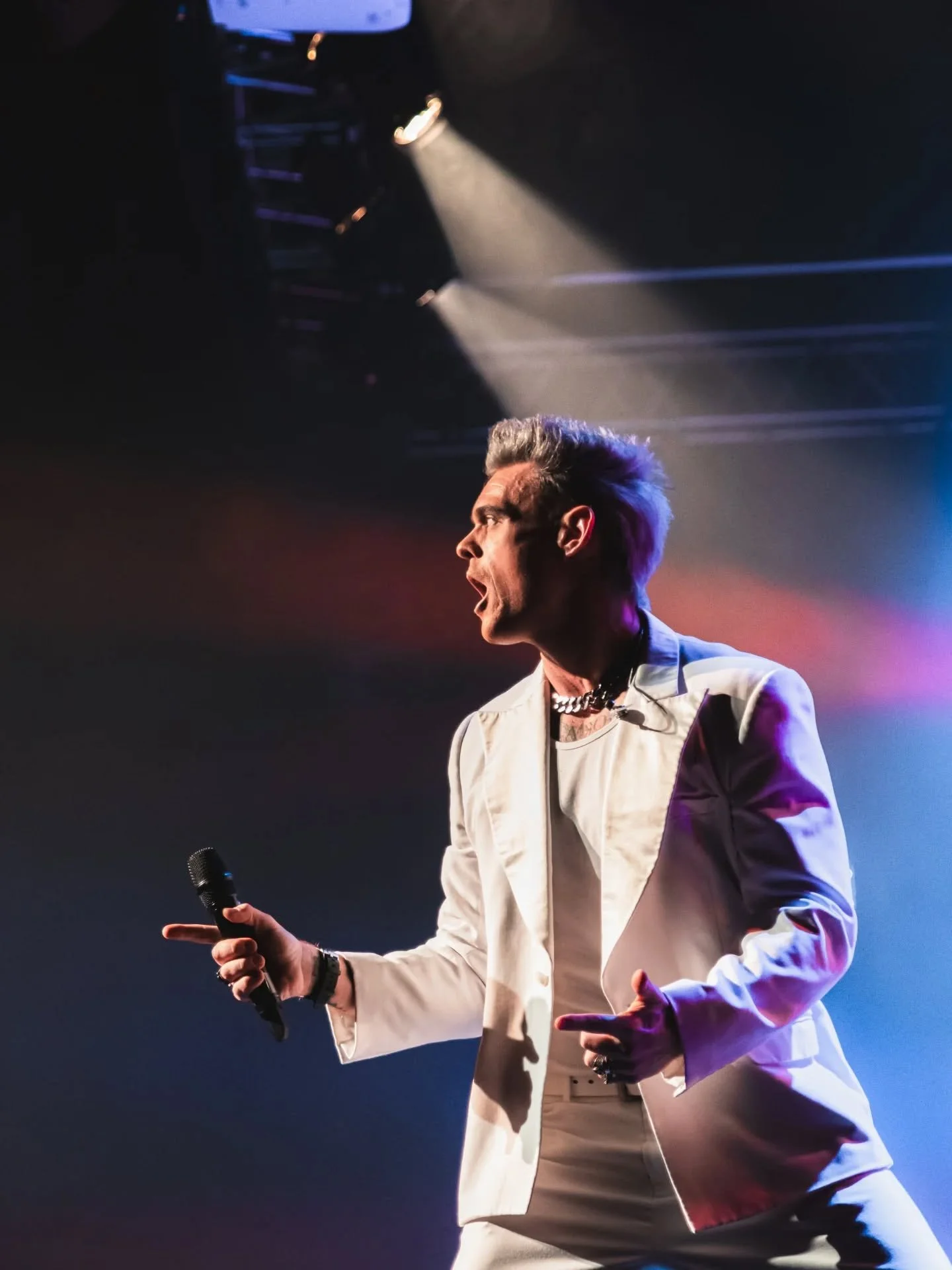 Loved capturing @db_as_rw as Robbie Williams last Friday at @thebarn.ringwood. 

Come a long way this year photography wise. Loving every minute of it 📷