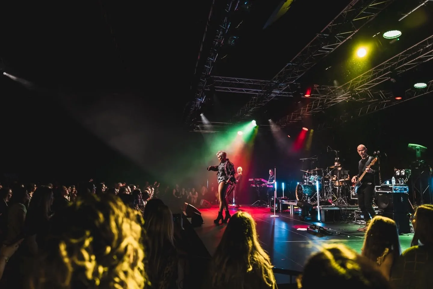 And finally some landscape shots from Saturday night show at @thebarn.ringwood. 

First photo is by far my favourite of @vickyjacksonsings. Love the colour contrast in this photo and the way the crowd surrounds Vicky on stage. One of those shots you 