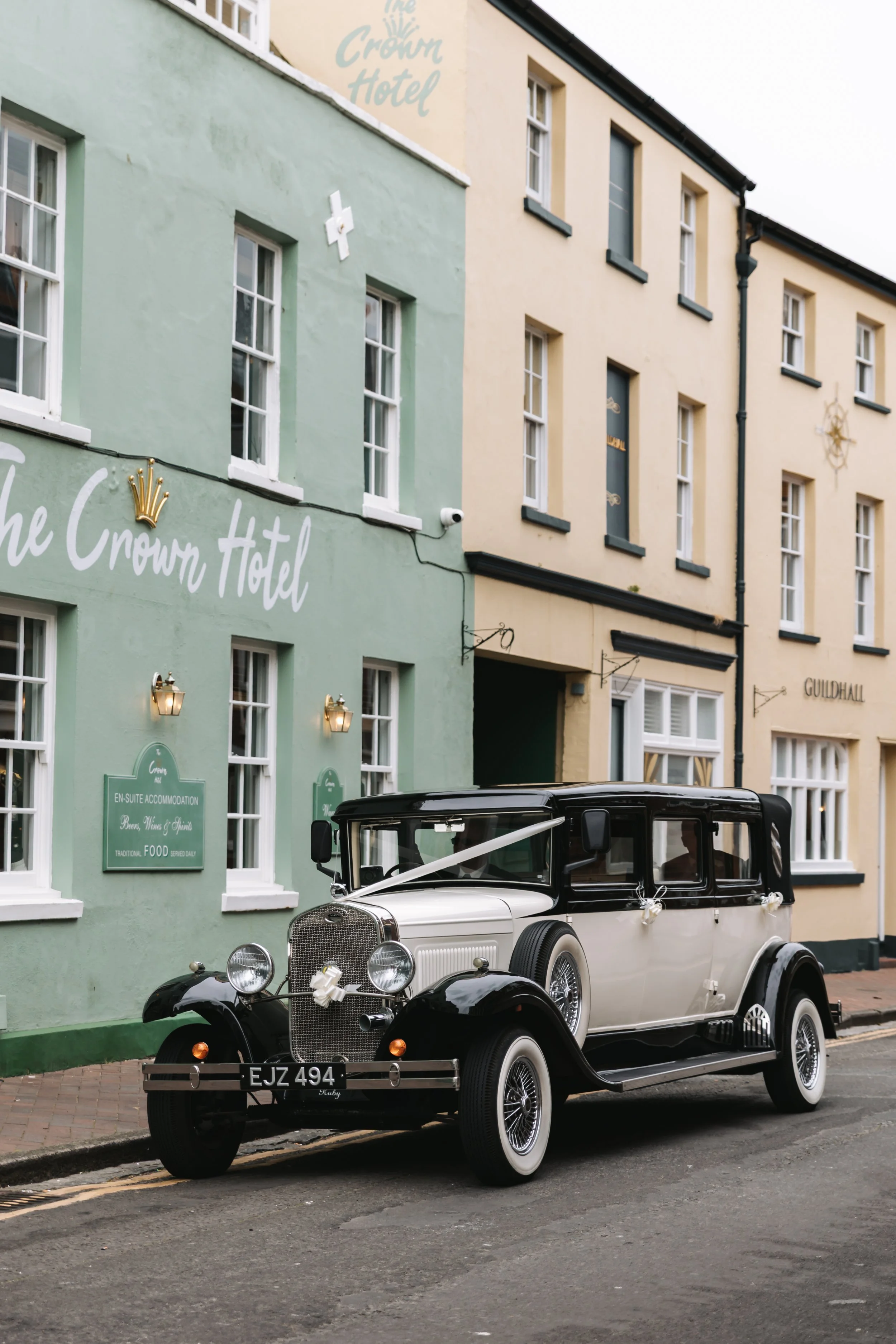 vintage-wedding-car-outside-poole-guildhall.jpg