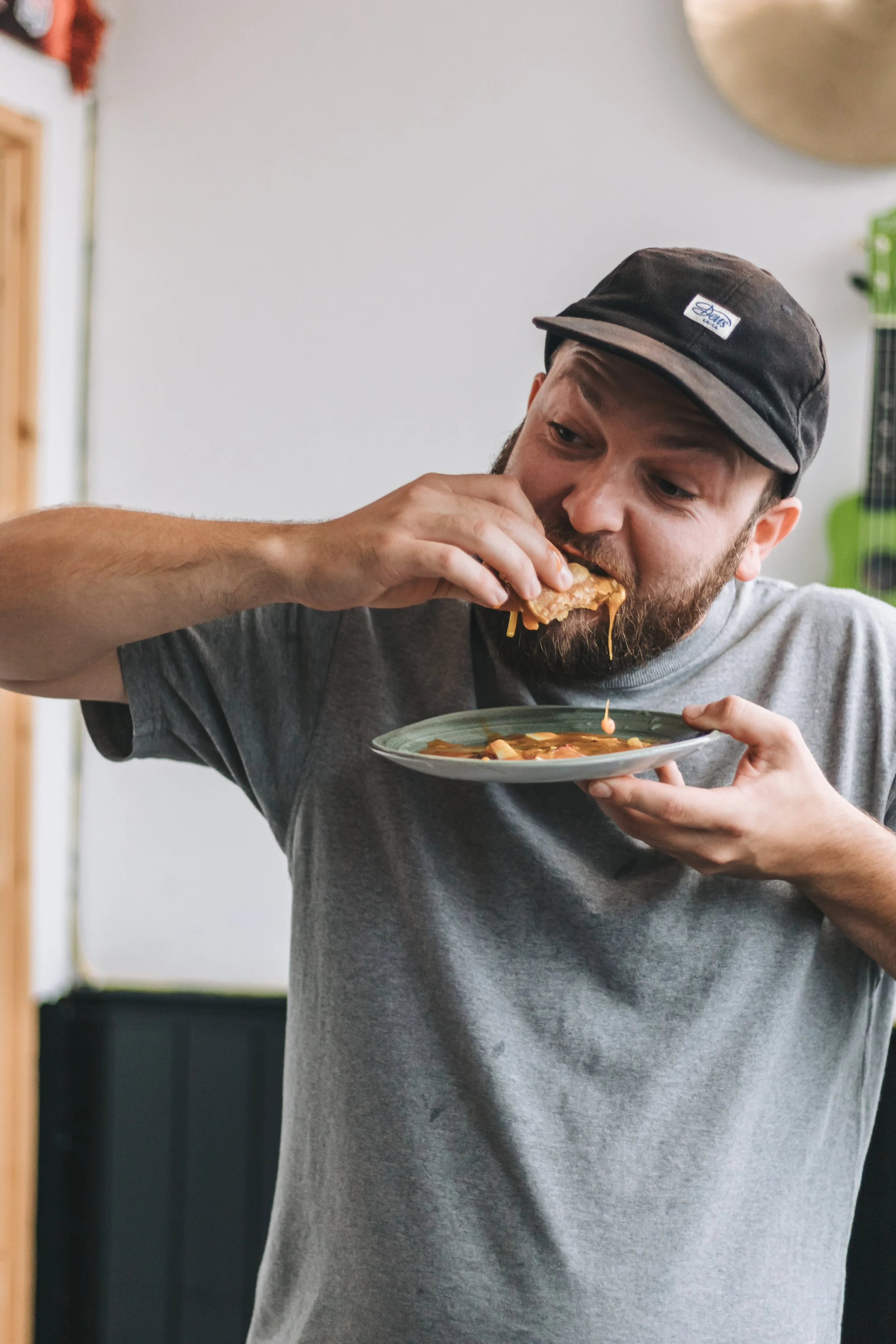 skinny-malinkys-southbourne-taco-eating.jpg