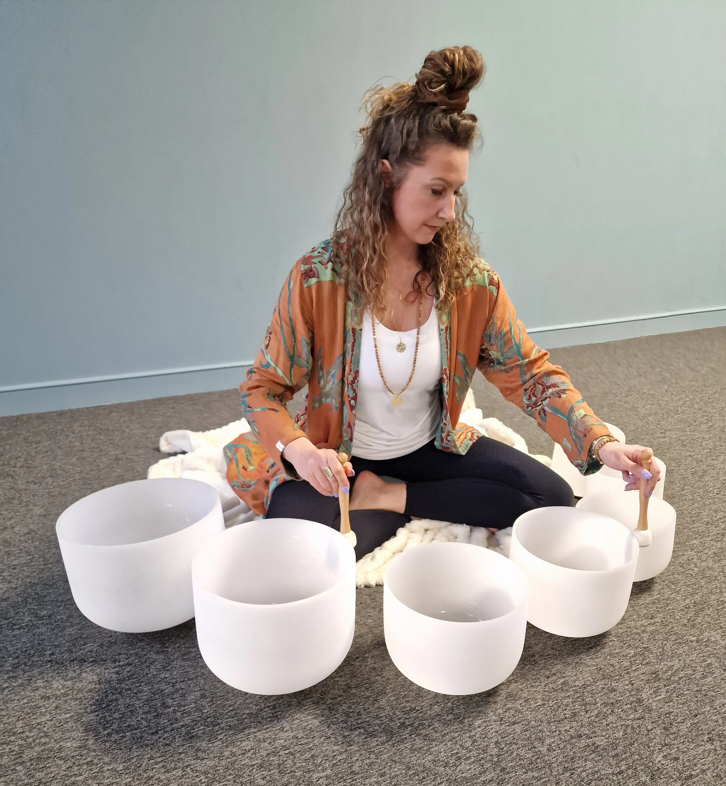 Intuitive body–mind session for grounding and clarity