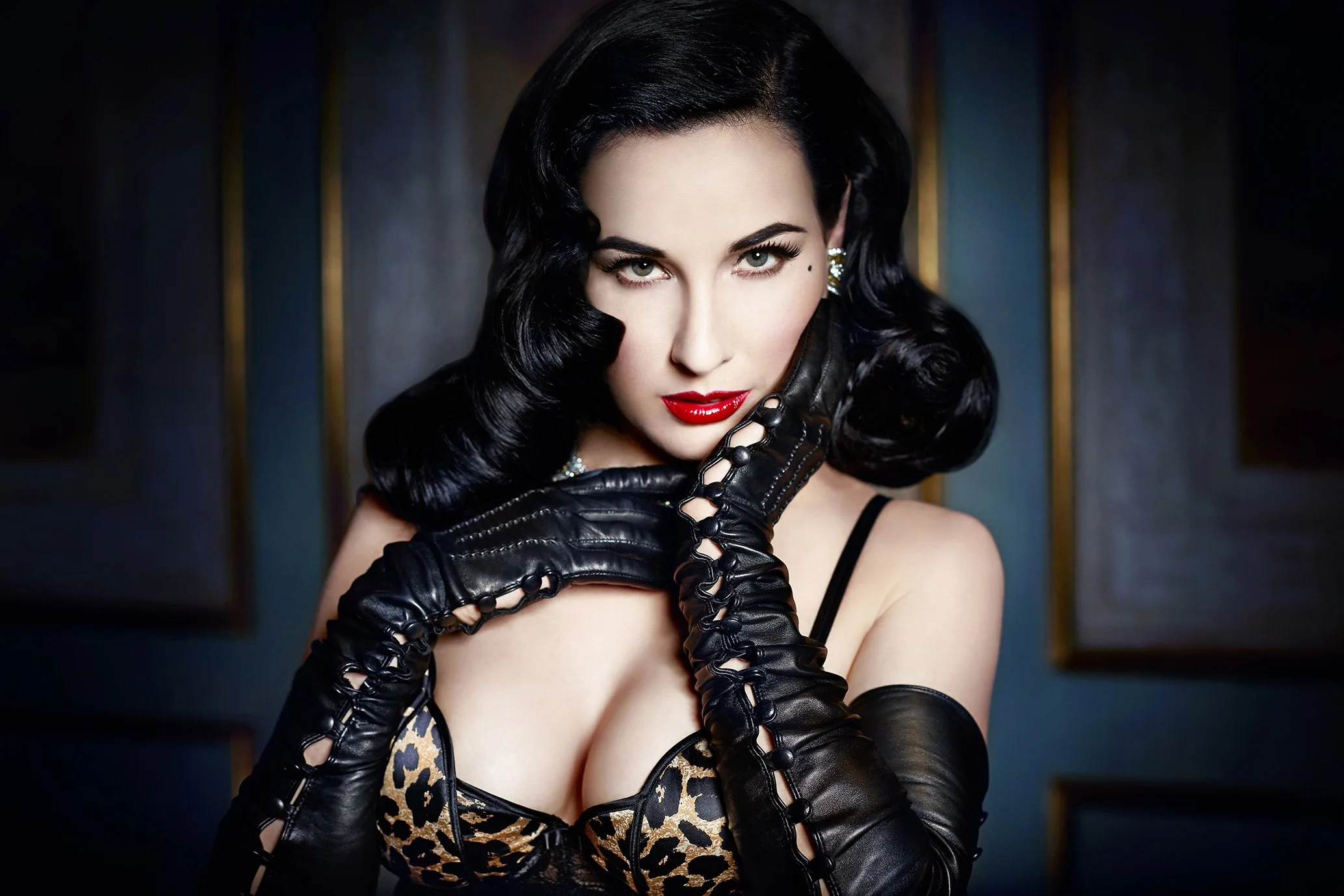 _DitaVonTeese_PR_08_1720_11-2_.jpg