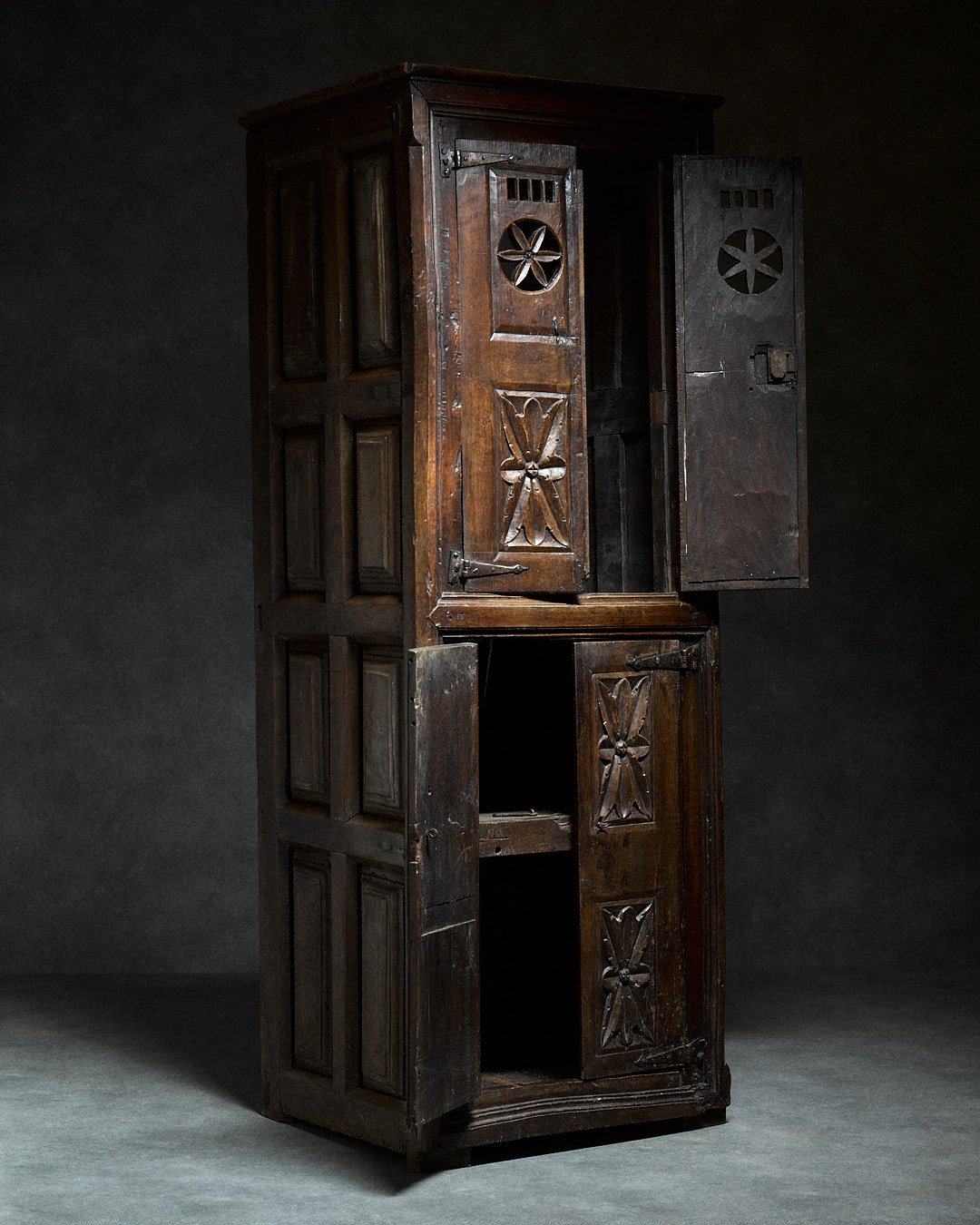 spanish bread cupboard [alacena de pan, 17th or 18th century]