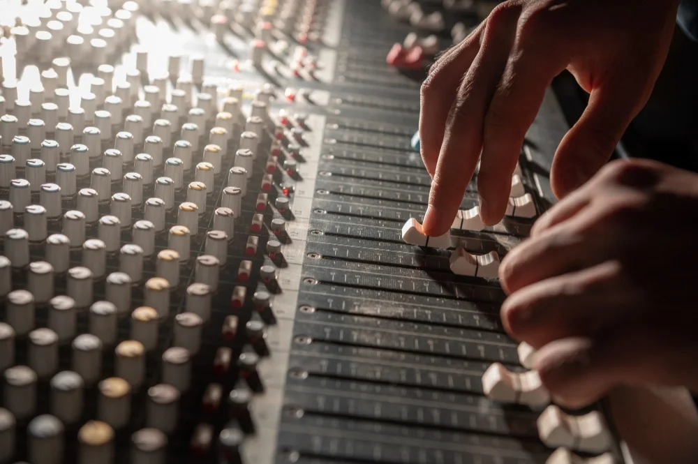 Voiceover Pricing: Studio Quality vs. Remote Recordings