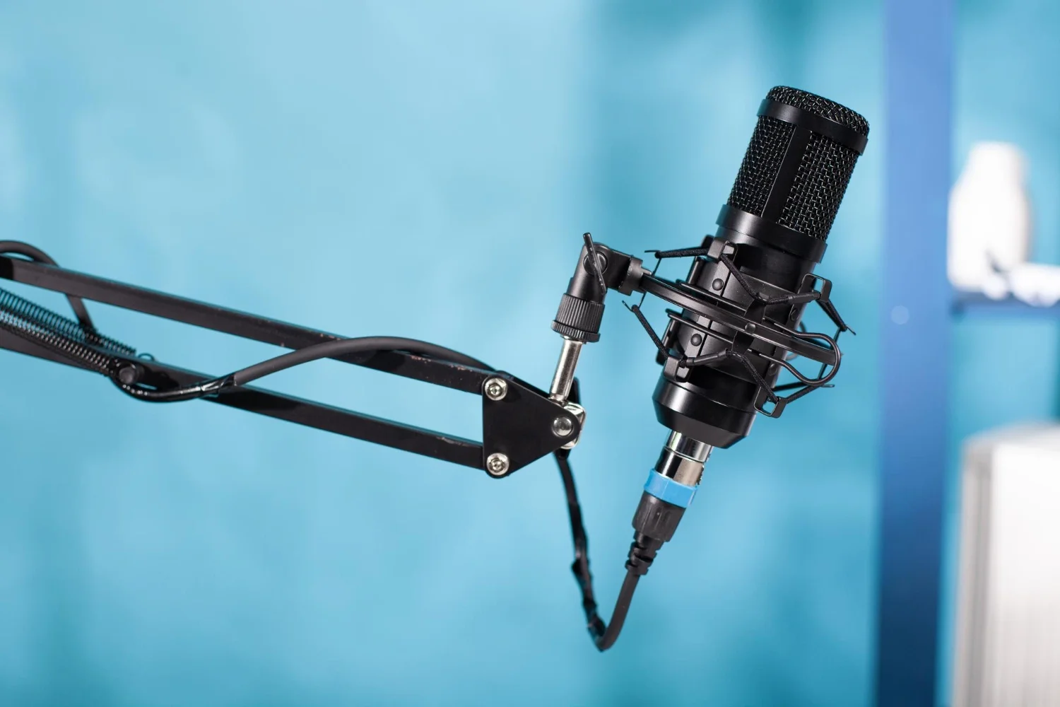 Where Do I Find Voice Talent Online Near Me?