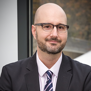 Headshot of Costa Samaras