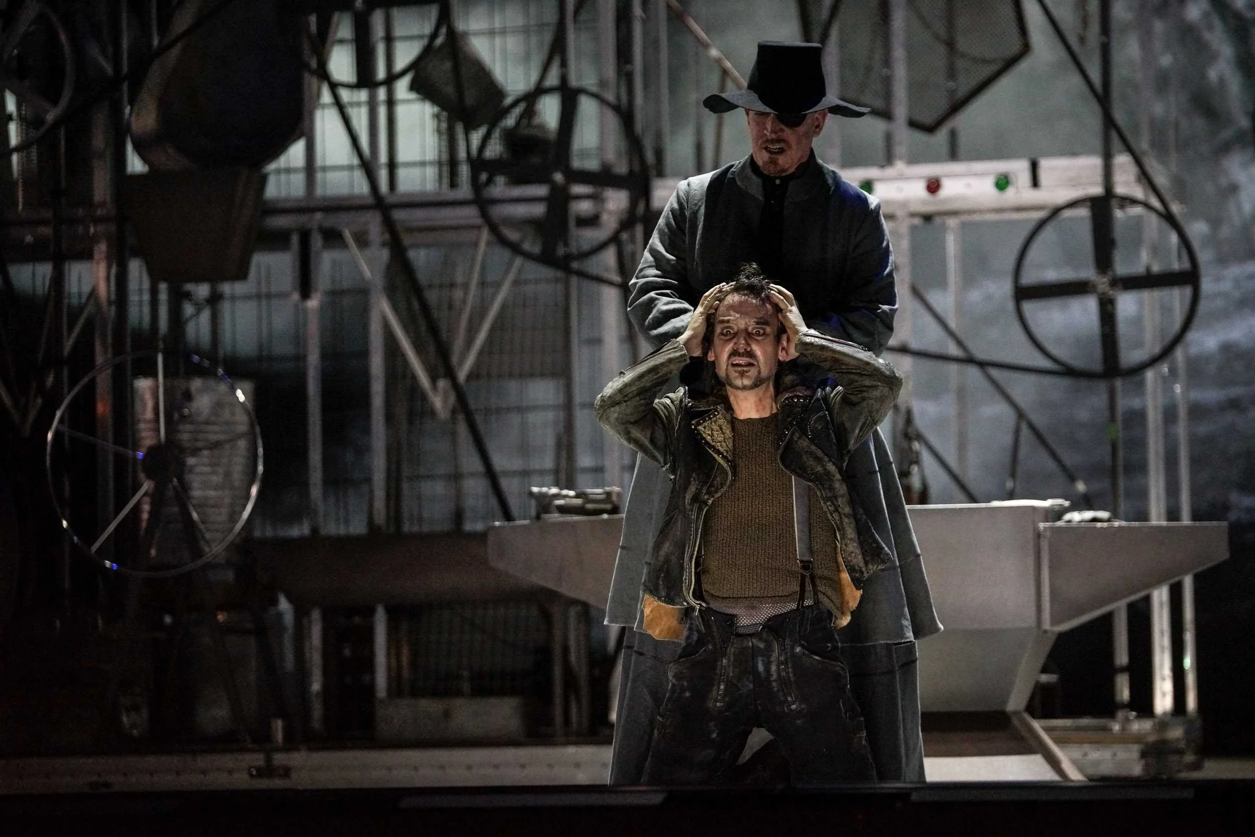 "Siegfried"
Kiel Opera, 2016
Director: Daniel Karasek
Costumes: Claudia Spielmann
Set: Chiharu Shiota
Photo: Olaf Struck