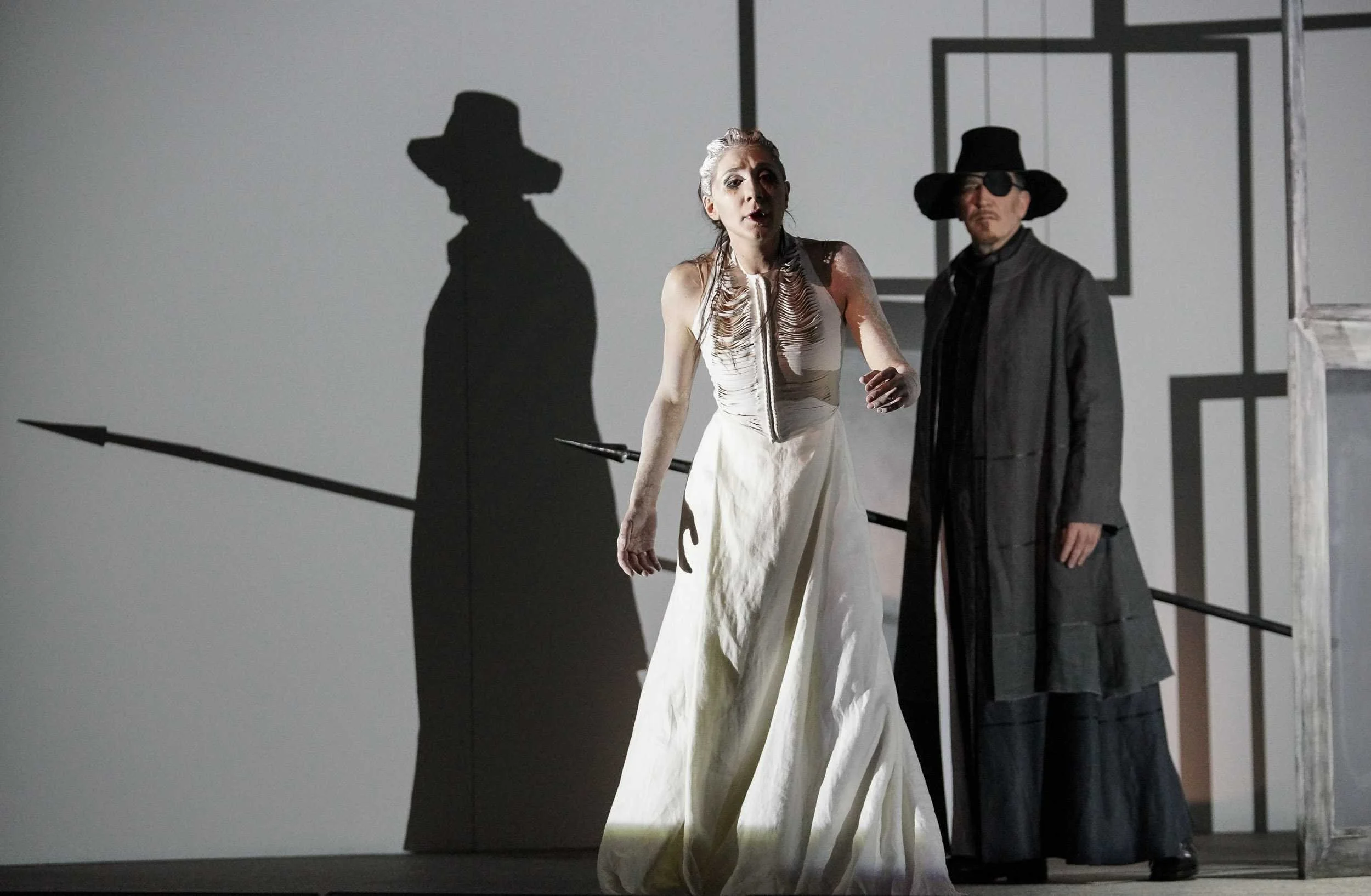 "Siegfried"
Kiel Opera, 2016
Director: Daniel Karasek
Costumes: Claudia Spielmann
Set: Chiharu Shiota
Photo: Olaf Struck
