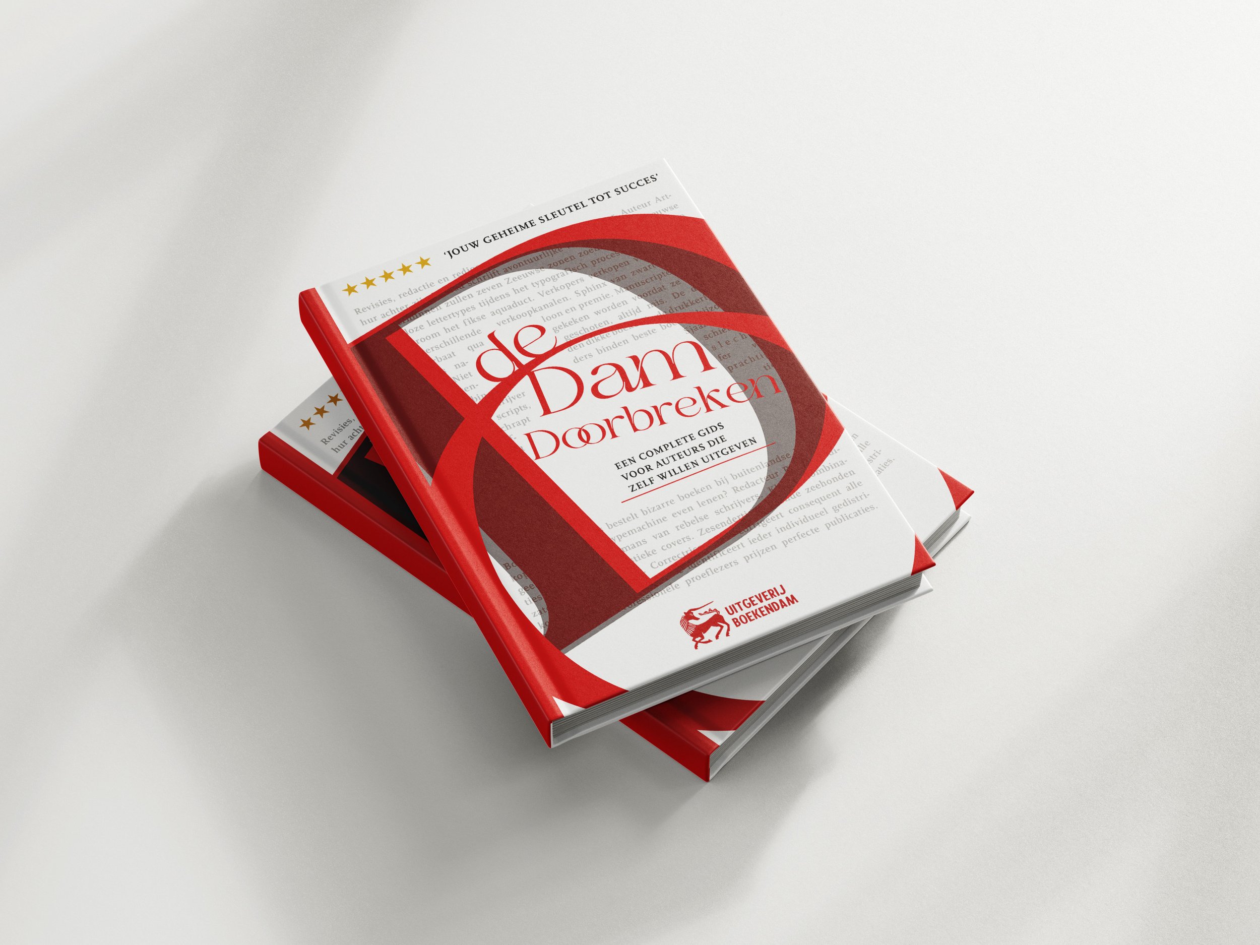 Twee rode boeken met witte en zwarte tekst, de bovenste boek ligt diagonaal op de onderste, beide boeken liggen op een witte achtergrond.