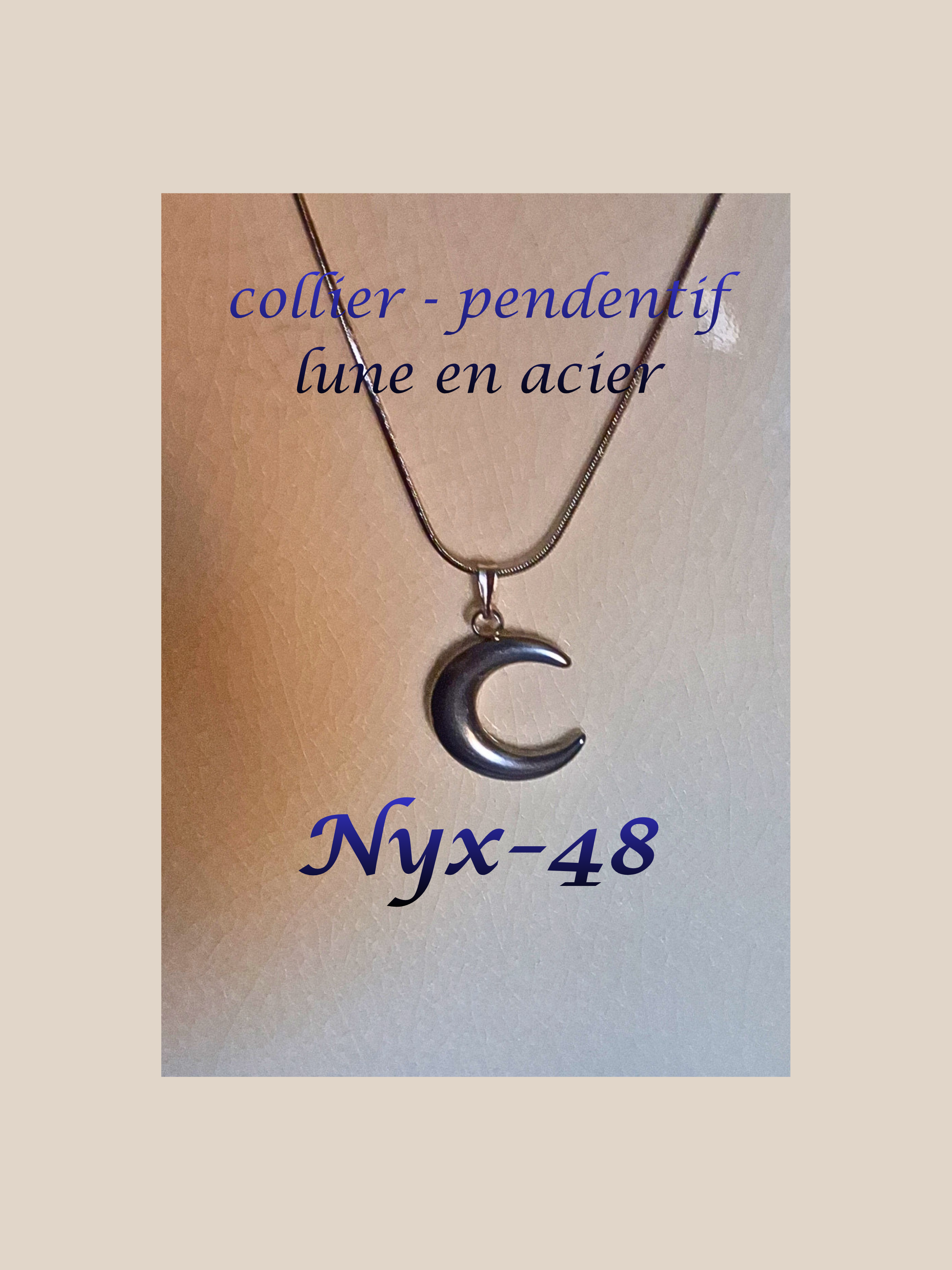 48 Nyx — Collier- Pendentif croissant en acier minimaliste