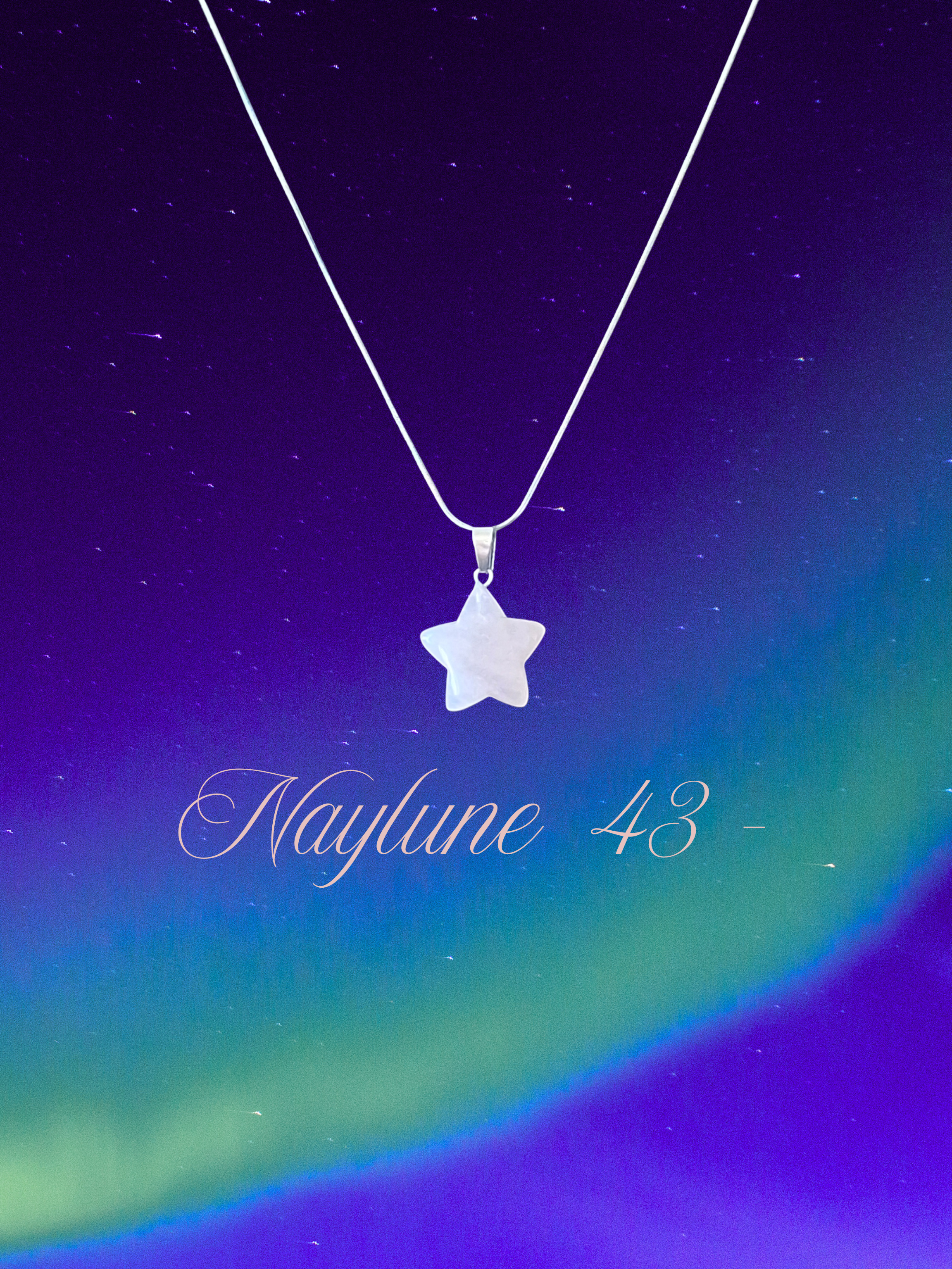 43 Naylune - Collier étoile en quartz rose sur chaîne serpent en argent. Étoile talisman en quartz rose, montée sur chaîne serpent en argent, au style doux et lumineux.