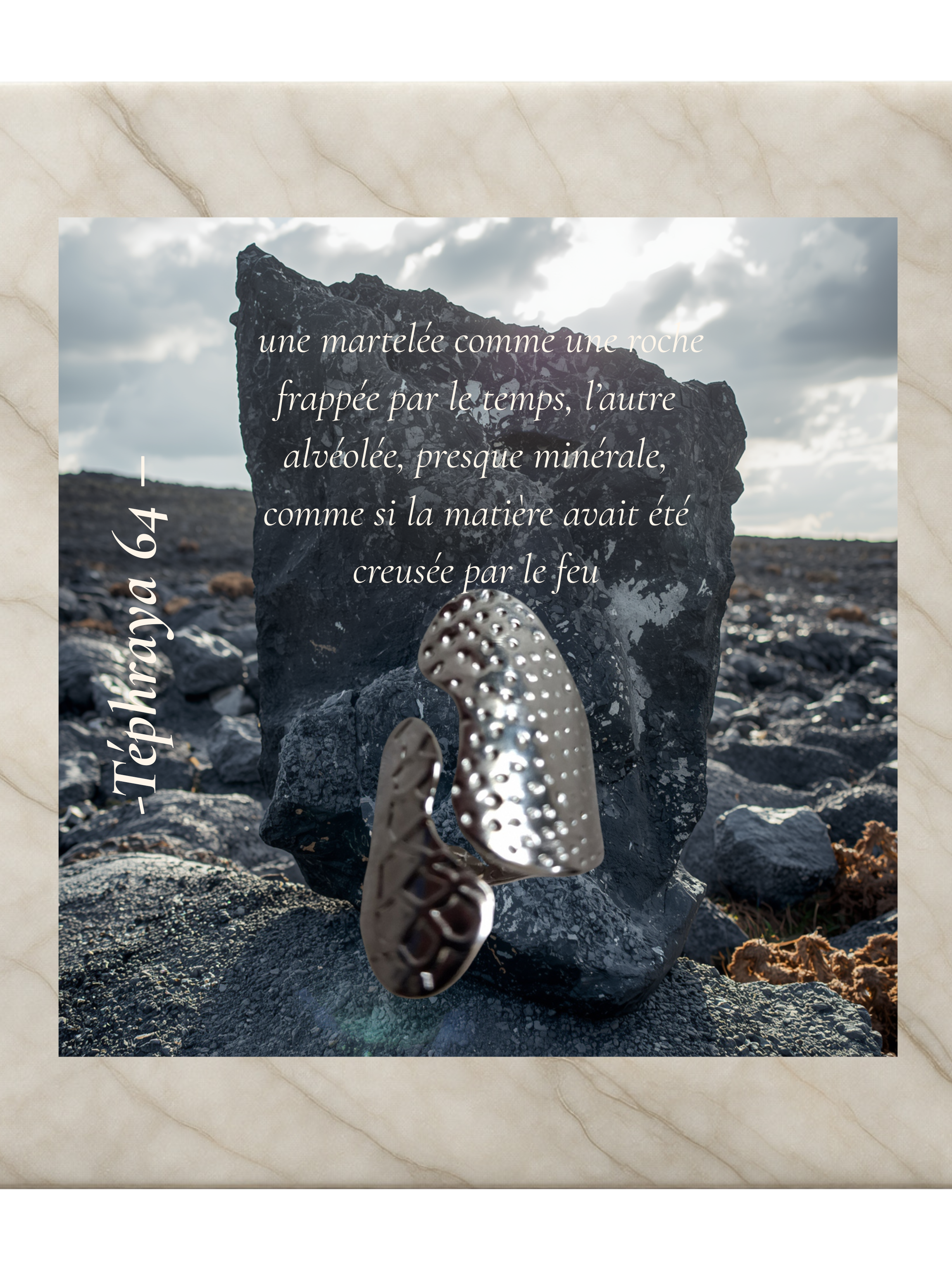 art64-Téphraya 64 – Bague- l’une martelée comme une roche frappée par le temps, l’autre alvéolée, presque minérale, comme si la matière avait été creusée par le feu.png