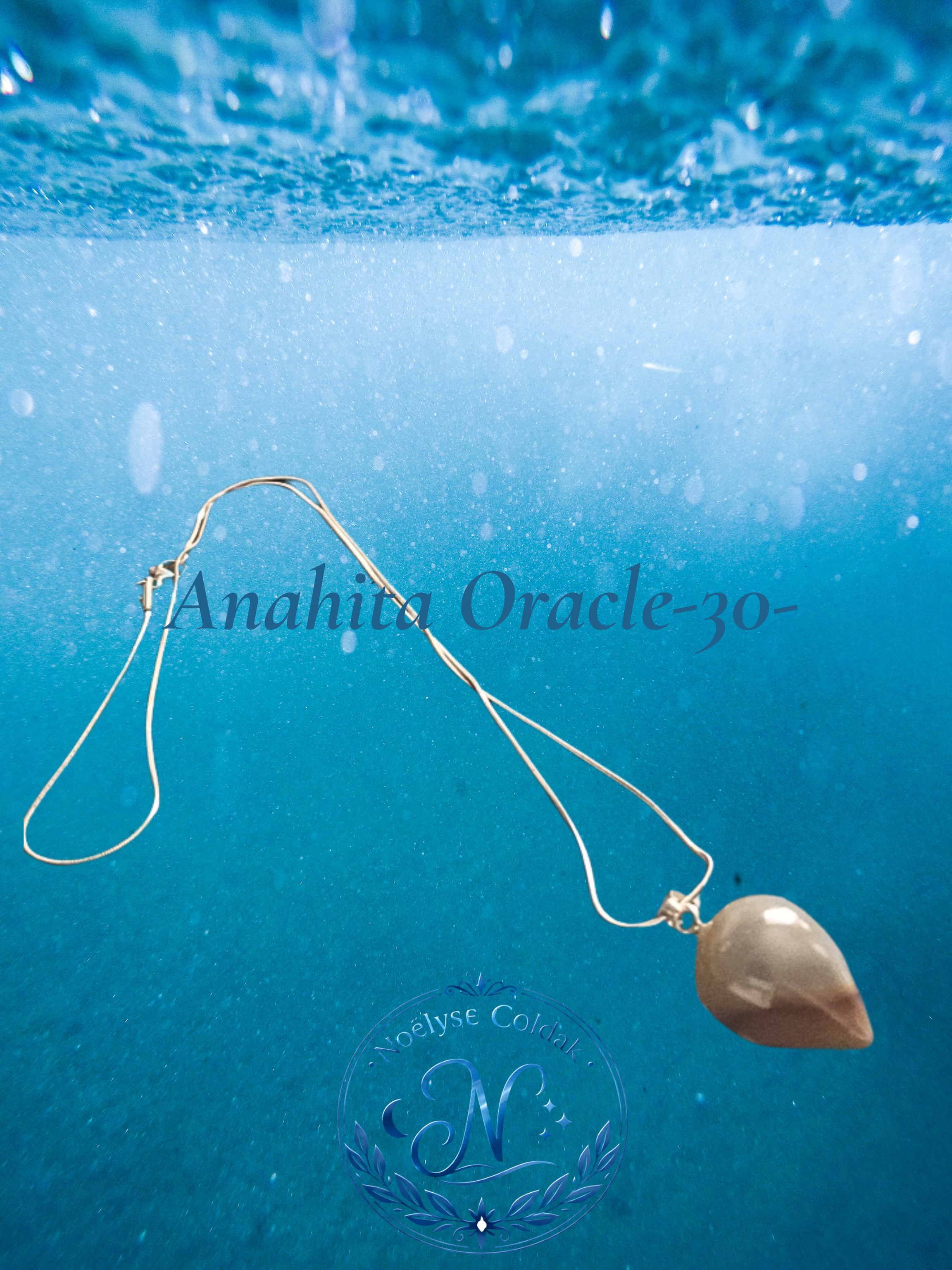 30 Anahita Oracle – Pendule en agate persane monté sur chaîne serpent en acier. Collier- pendule qui porte en lui la mémoire des éléments.