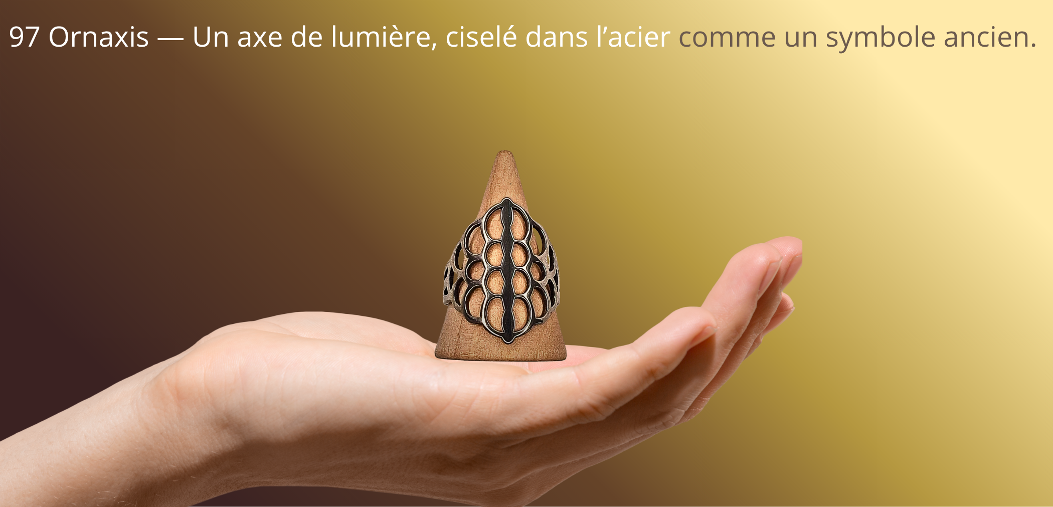 97 Ornaxis — Bague Ajourée en Acier - forme de Losange. Un axe de lumière, ciselé dans l’acier comme un symbole ancien.