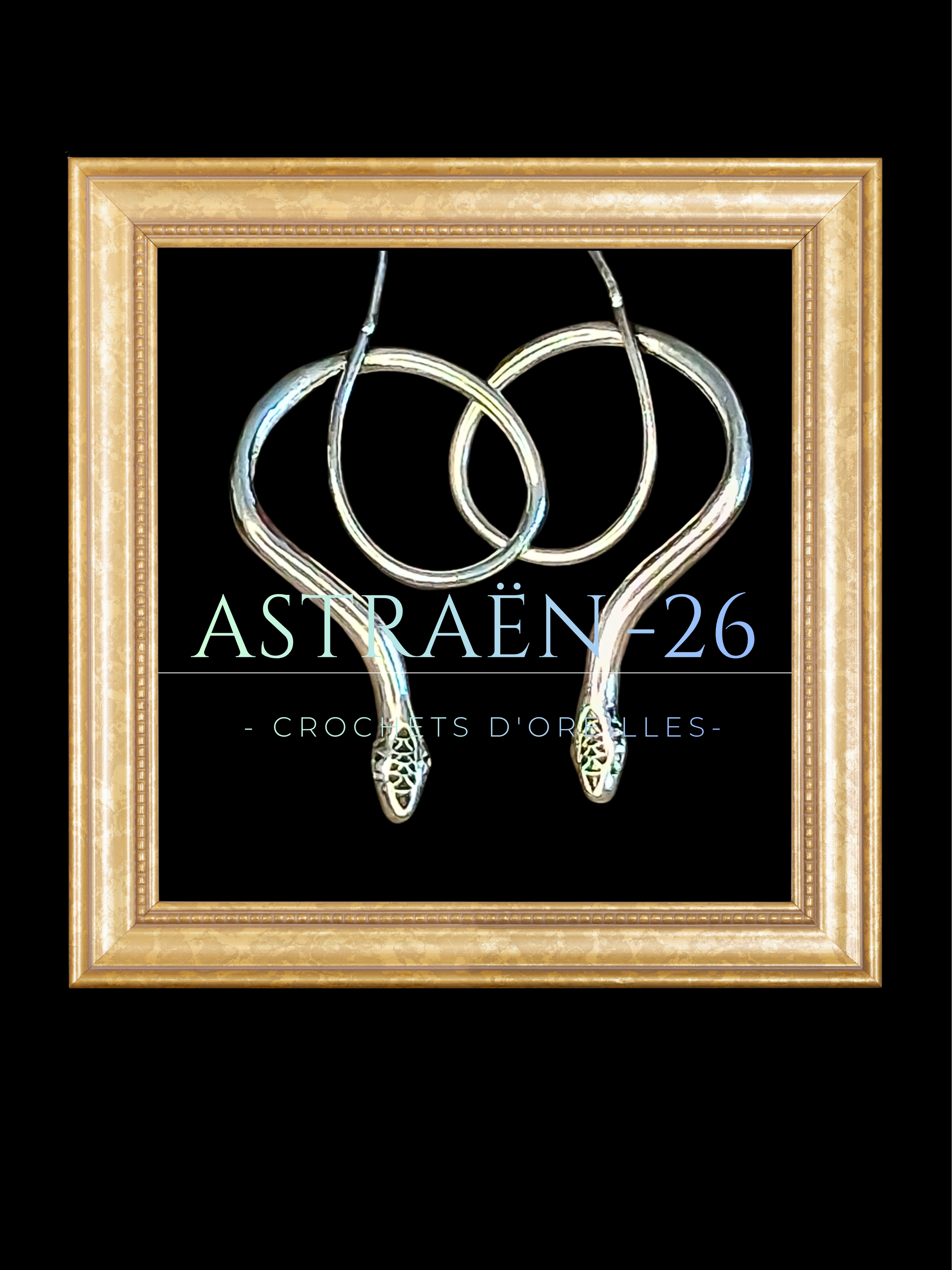 26 Astraën - crochets d'oreilles- danse autour de l’oreille comme une onde serpentine : un serpent d’acier, souple, lumineux, qui enlace sans jamais enfermer.