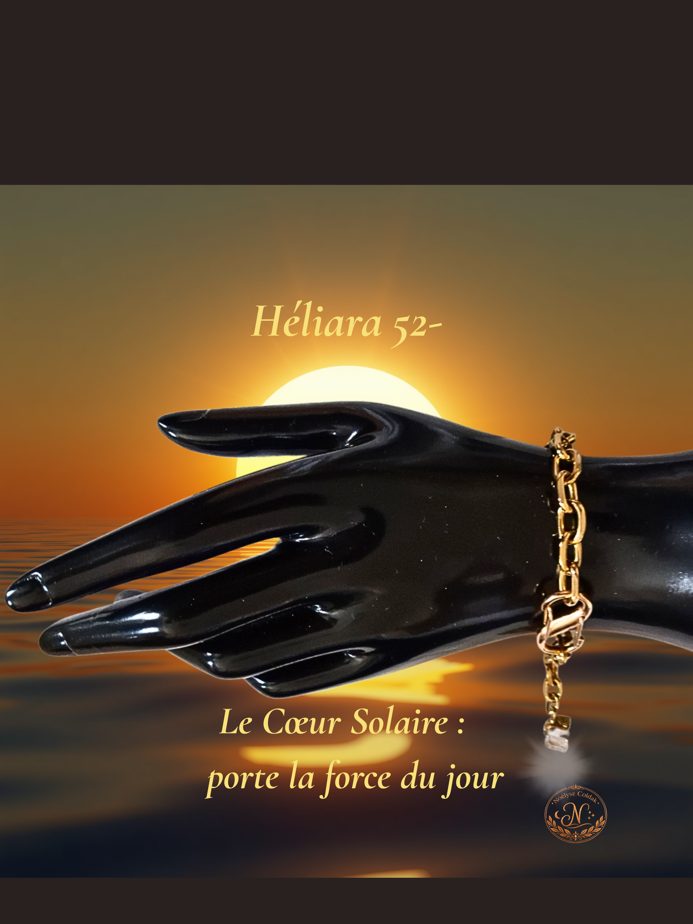 52 Héliara  — Le Cœur Solaire :  Bracelet chaîne en acier inox doré 18 Kt, orné d’une breloque en cristal de roche. Une pièce lumineuse, forte et éclatante.