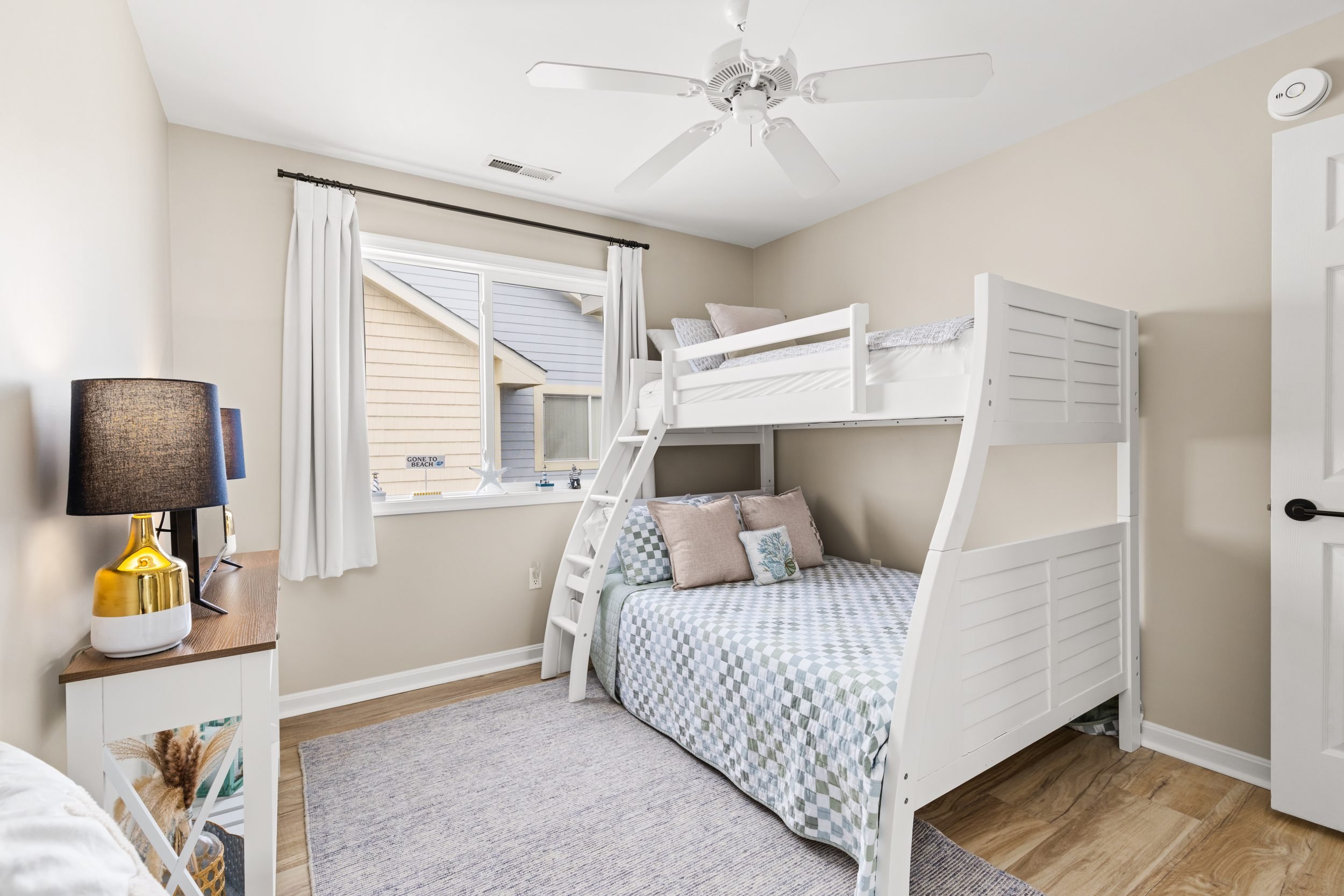 2nd_bedroom_2.jpg
