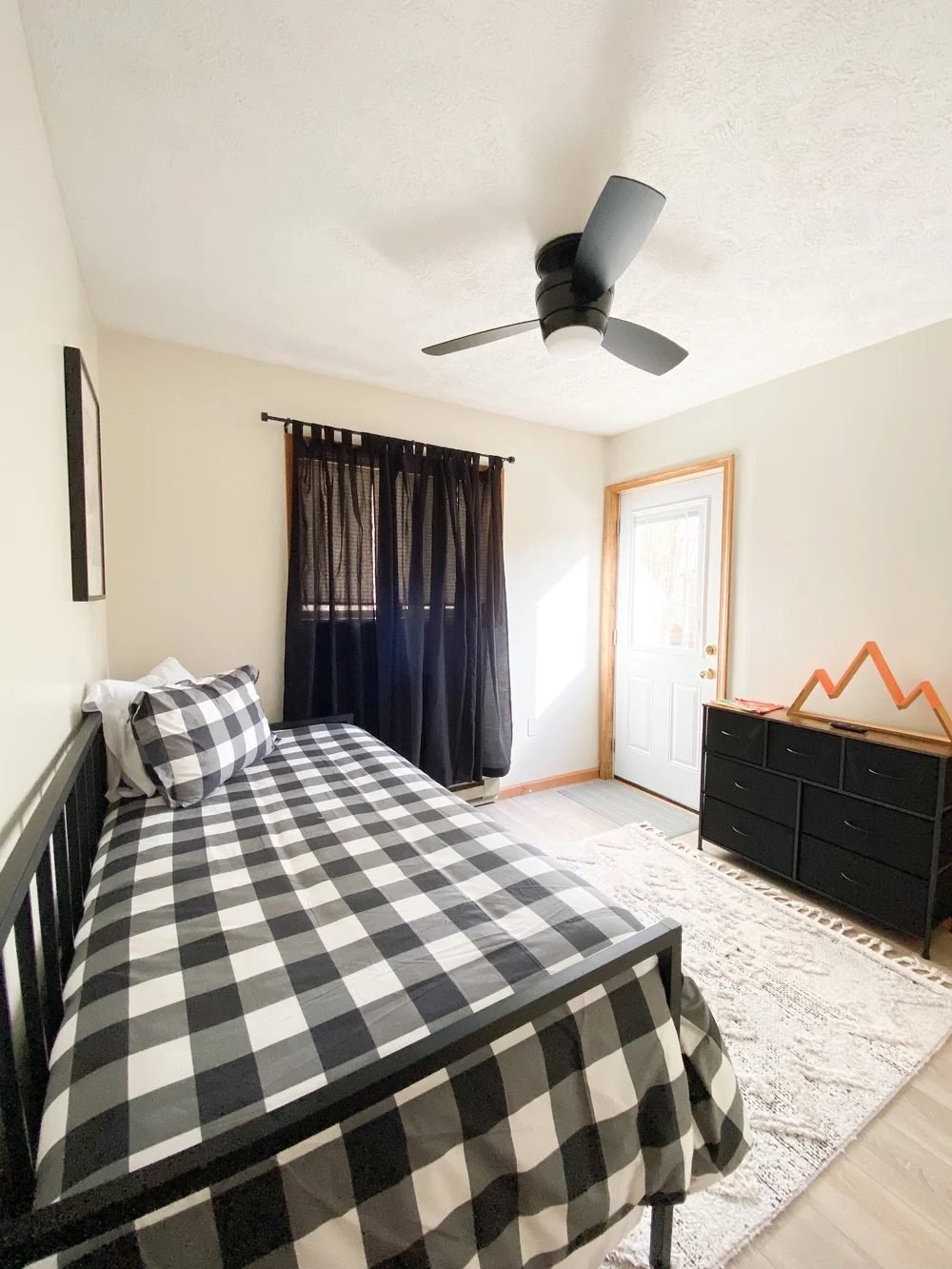 cozy-bedroom-daybed.jpg