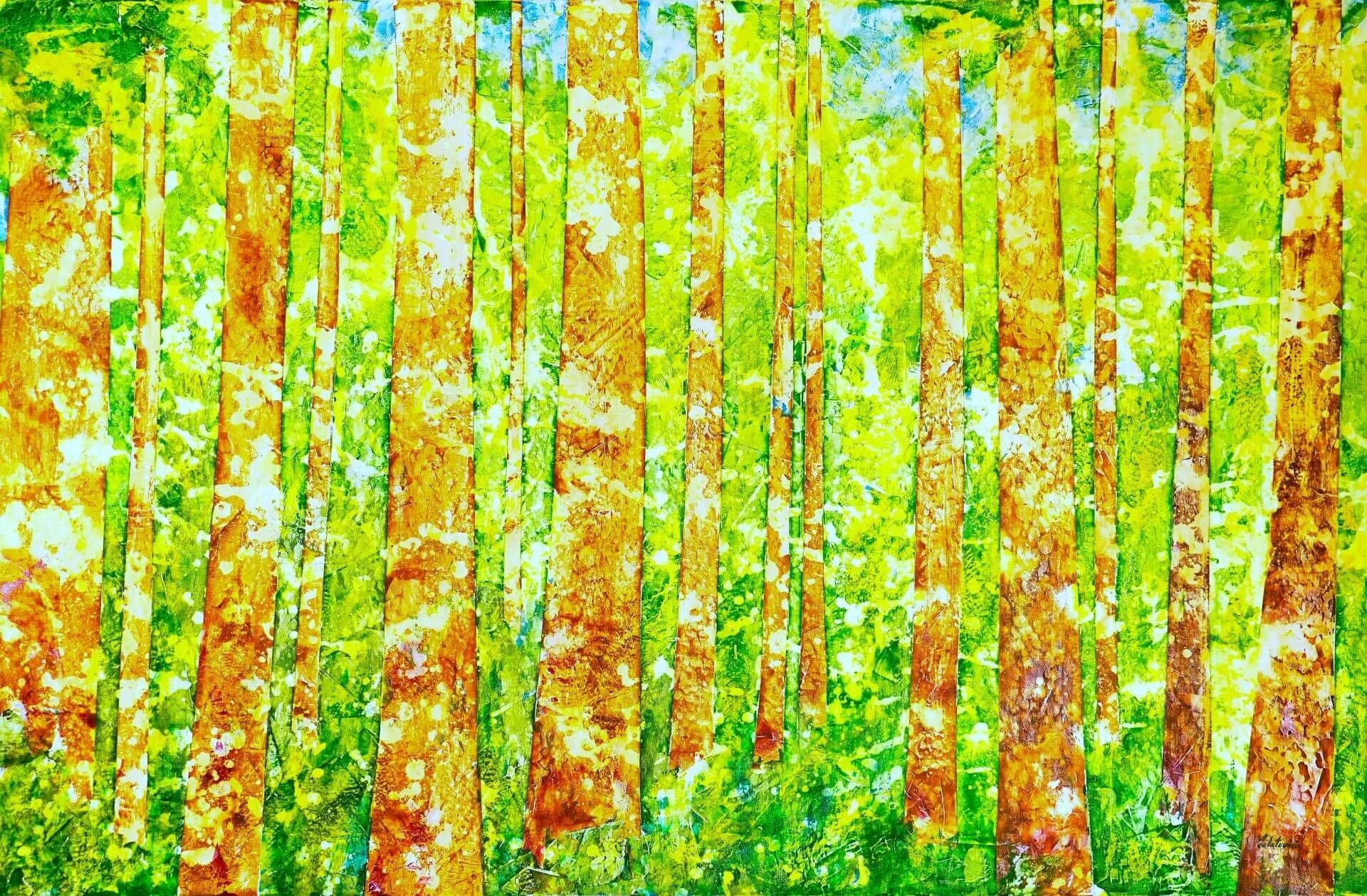 Bild das zum Enstpanen  nach einem stressigem Tag einlädt. Acrylbild 100x100 cm mit dem Titel Forest.Es sind braune kräftige und schmale Baumstämme zu sehen.In grünen und gelben Farben. In Ecken links und rechts oben sind vereinzelt Blätter zusehen.
