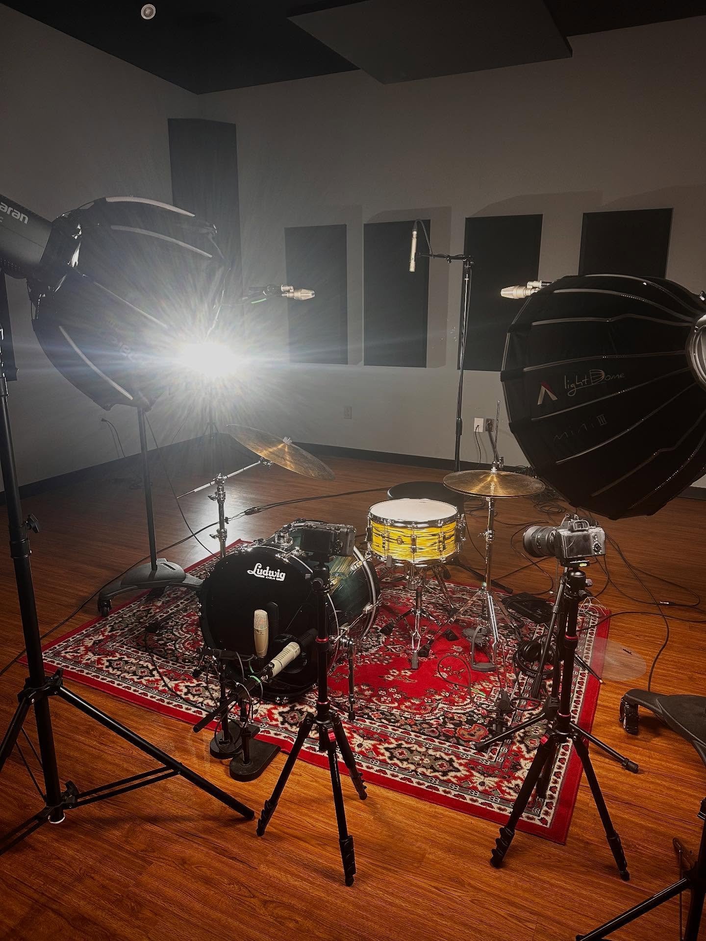 Got to record some snare drums over at @ludwigdrumshq this morning! 🥁🪘

#drums #drummer #ludwig #ludwigdrums l