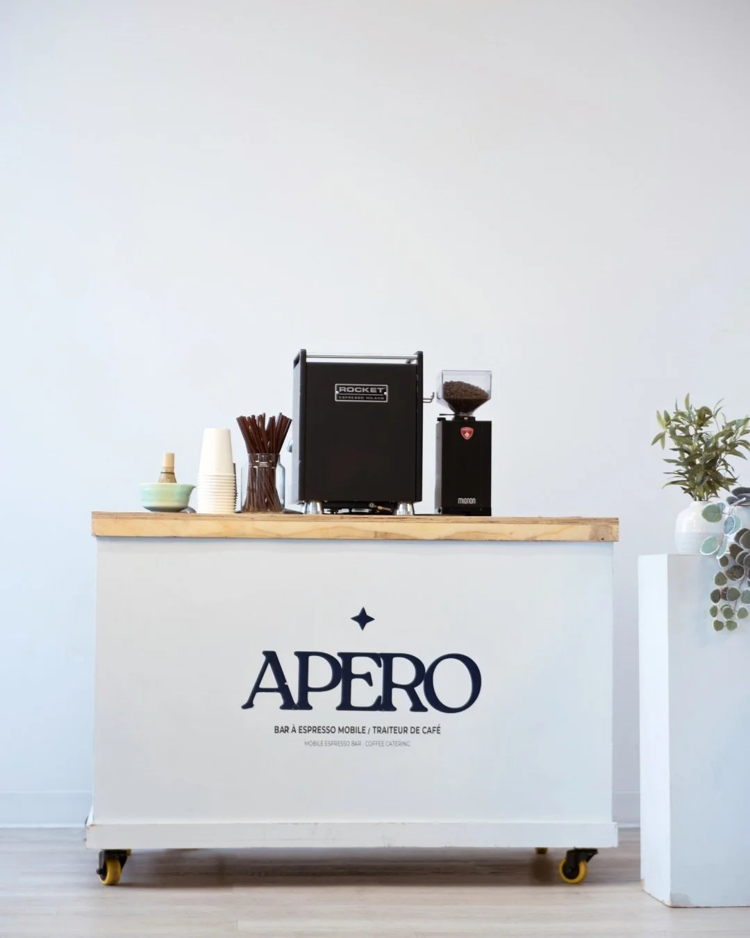 Meet the Ap&eacute;ro cart ☕✨

Our full-service mobile espresso bar made for events that care about the details. 

Whether it&rsquo;s a wedding, brand launch, or studio day, we bring the full caf&eacute; experience to you: a setup that looks good, co