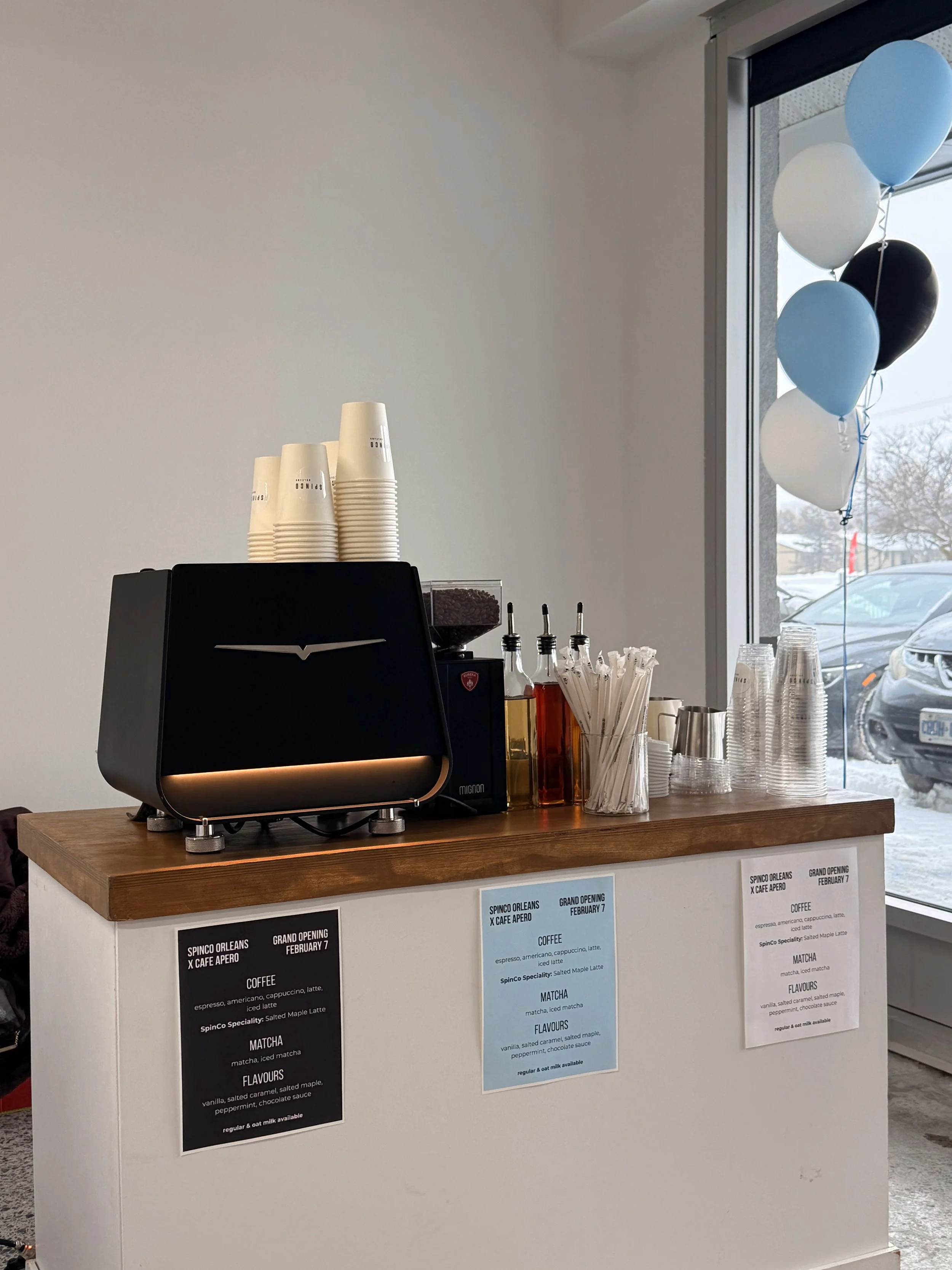 Cartouche mobile de chariot de café lors d’un événement d’ouverture de SpinCo Orleans à Ottawa, Ontario