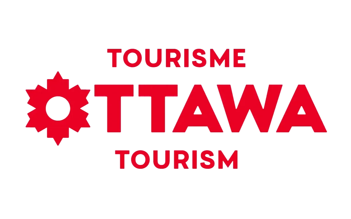 Logo du tourisme d’Ottawa avec un symbole d’engrenage rouge et un texte en rouge qui dit « TOURISME OTTOWA TOURISM ».